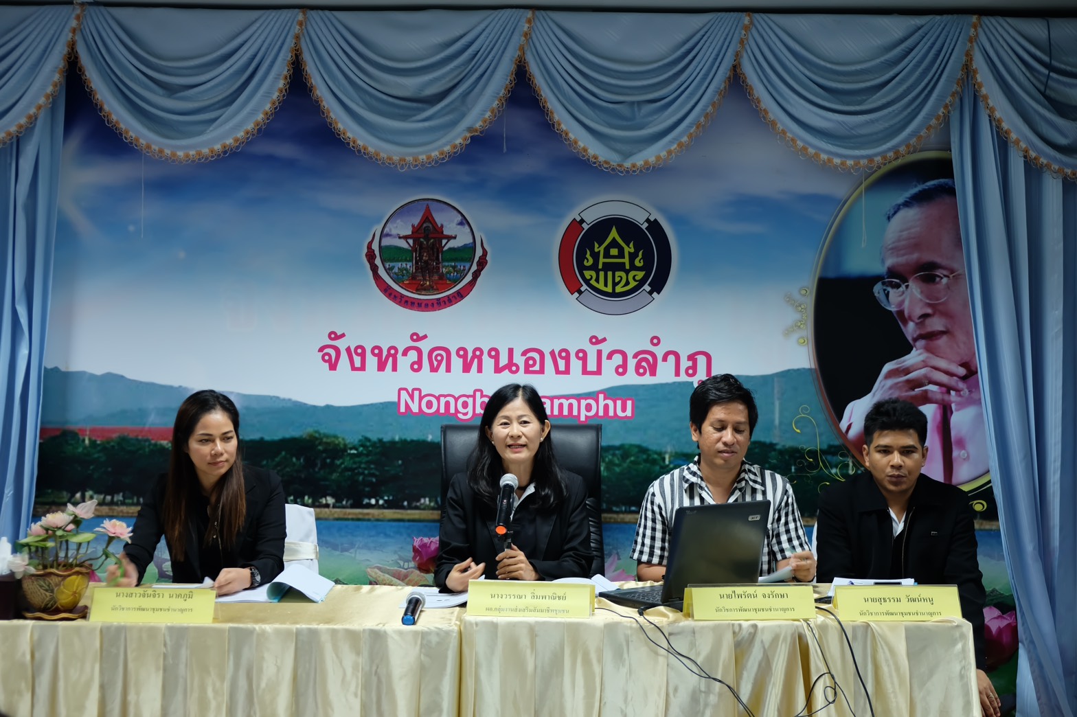 นางวรรณา ลิ่มพานิชย์ ผู้อำนวยการกลุ่มงานส่งเสริมสัมมาชีพชุมชน และคณะ ลงพื้นที่ตรวจติดตามงานตามยุทธศาสตร์กรมการพัฒนาชุมชน และนโยบายที่สำคัญของรัฐบาล