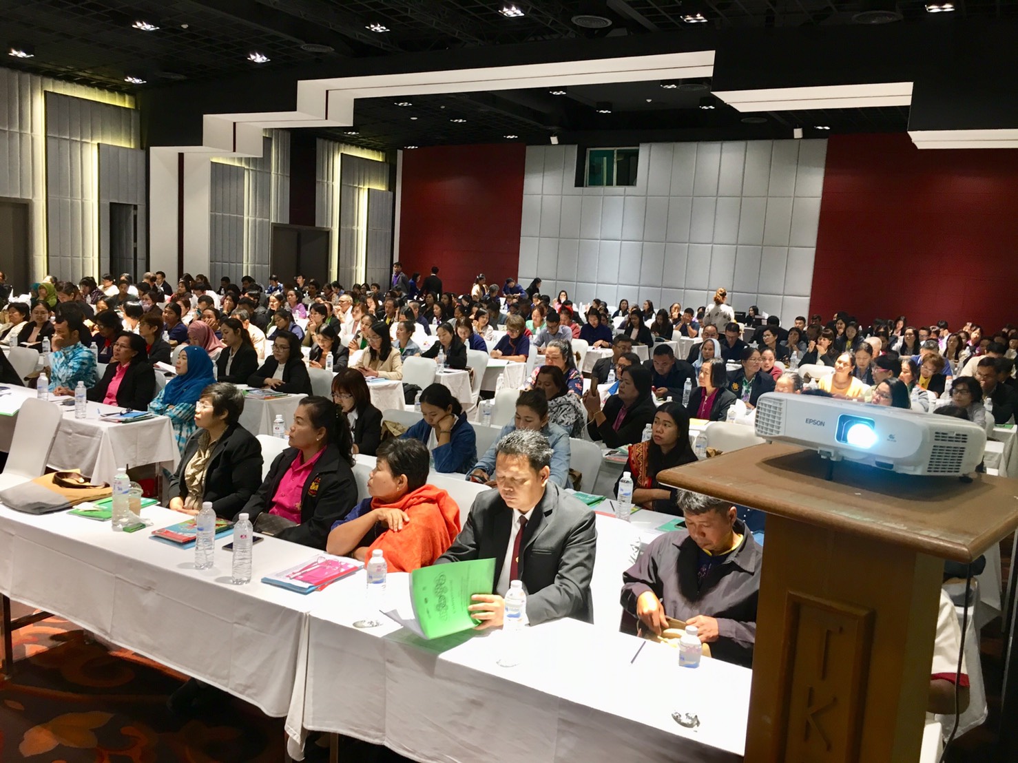 โครงการ ประชุมเชิงปฏิบัติการพัฒนาศักยภาพการบริหารจัดการตามโครงการสร้างสัมมาชีพชุมชนตามหลักปรัชญาของเศรษฐกิจพอเพียง