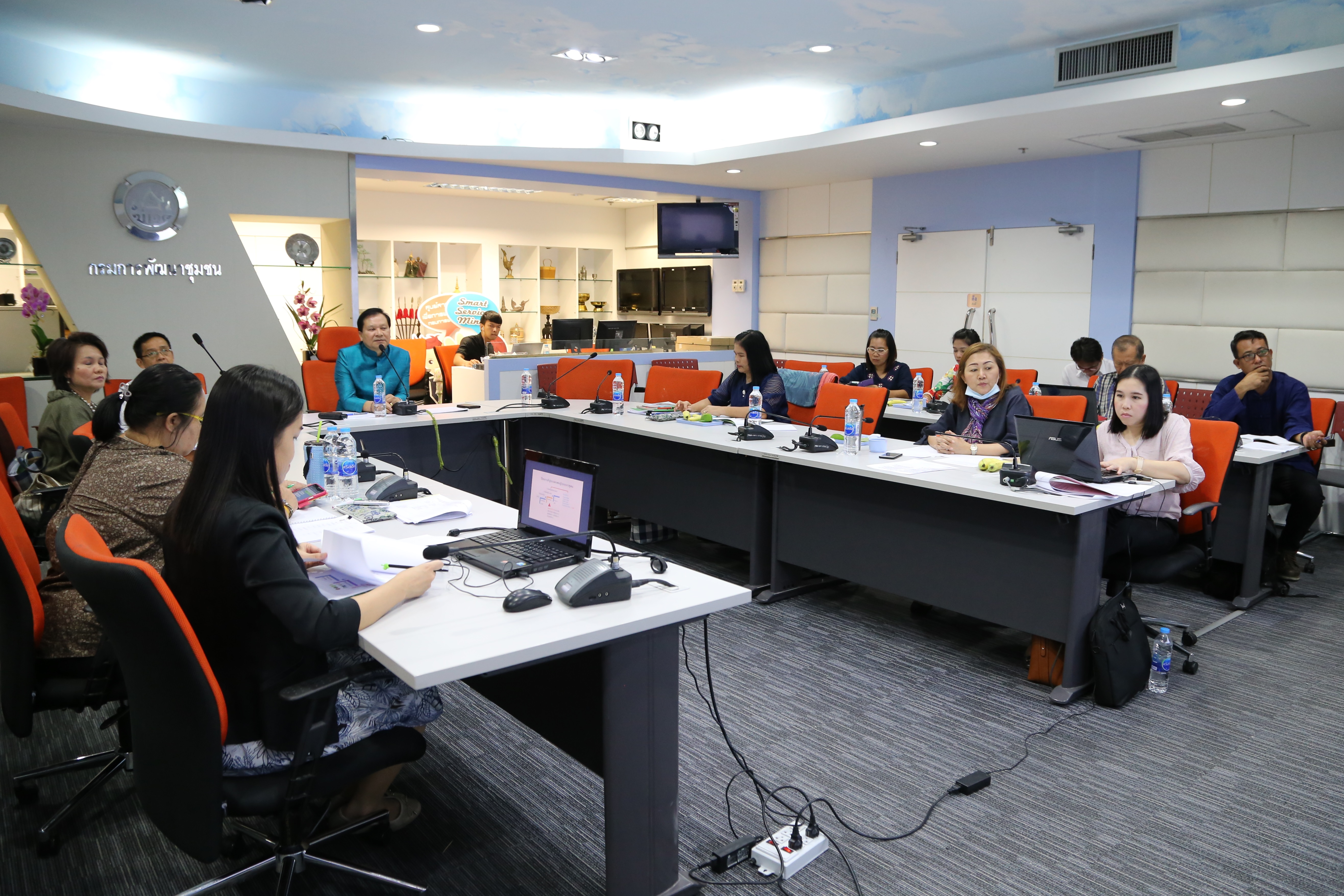 การประชุมสรุปผลการขับเคลื่อนกิจกรรมการสร้างกลุ่มอาชีพ / สัมมาชีพตามโครงการสร้างสัมมาชีพชุมชนตามหลักปรัชญาของเศรษฐกิจพอเพียง ผ่านระบบวีดิทัศน์ทางไกล (Video Conference)