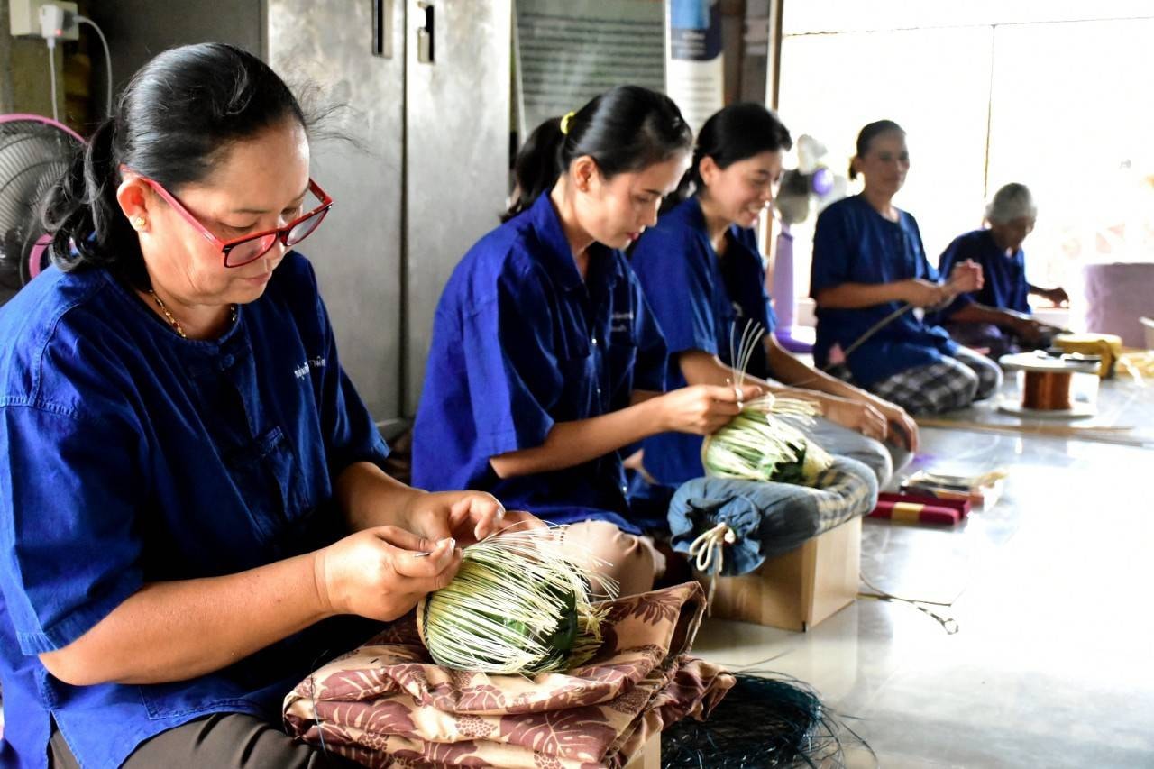 นายสุทธิพงษ์ จุลเจริญ อธิบดีกรมการพัฒนาชุมชน พร้อมด้วย ผู้ตรวจราชการกรมการพัฒนาชุมชน พัฒนาการจังหวัดทั้ง 5 จังหวัด