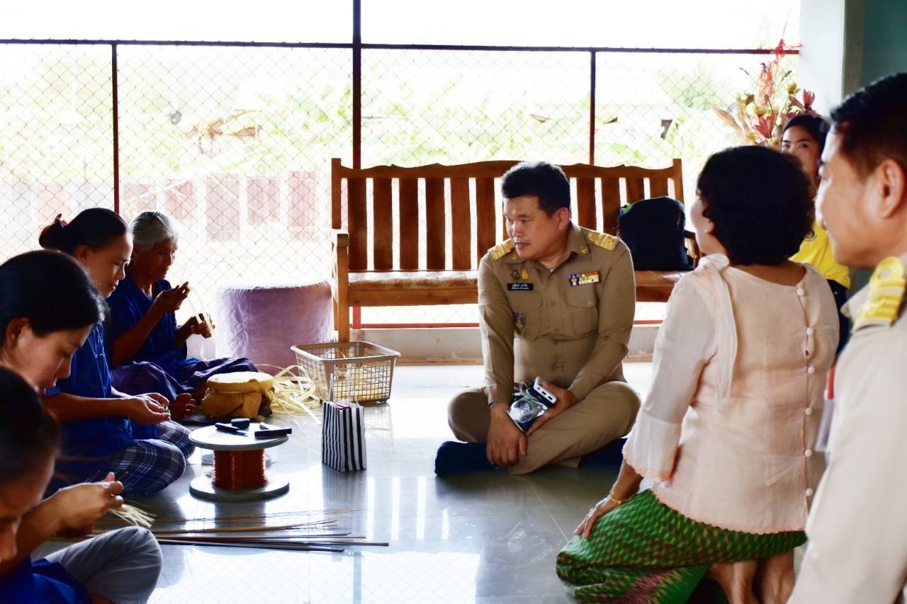 นายสุทธิพงษ์ จุลเจริญ อธิบดีกรมการพัฒนาชุมชน พร้อมด้วย ผู้ตรวจราชการกรมการพัฒนาชุมชน พัฒนาการจังหวัดทั้ง 5 จังหวัด