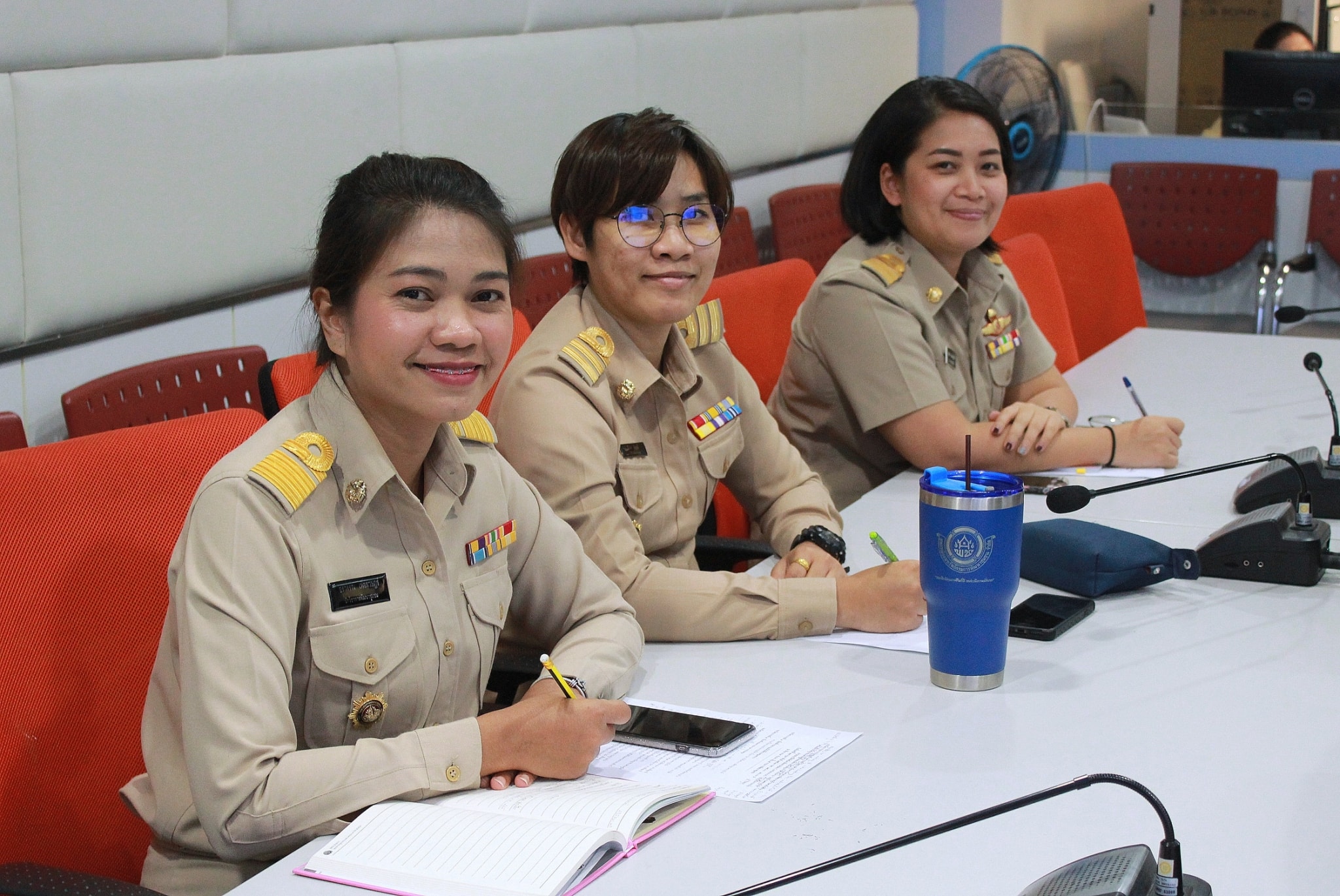 อธิบดีกรมการพัฒนาชุมชน มอบหมายให้นายโชคชัย แก้วป่อง รองอธิบดีกรมการพัฒนาชุมชน เป็นประธานการประชุมสร้างความเข้าใจการดำเนินการโครงการพัฒนาหมู่บ้านคนรักษ์ช้างตามหลักปรัชญาของเศรษฐกิจพอเพียง