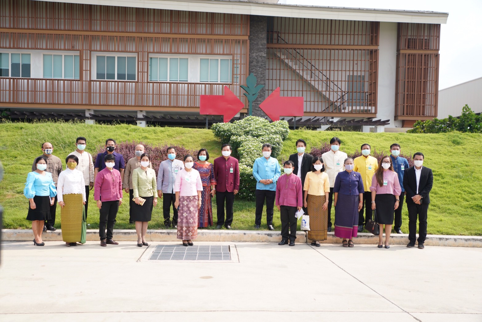 พช. จับมือ บ.เมล็ดพันธุ์ตราศรแดง หนุนคนไทยฝ่าวิกฤติโควิด-19 สร้างความมั่นคงทางอาหาร