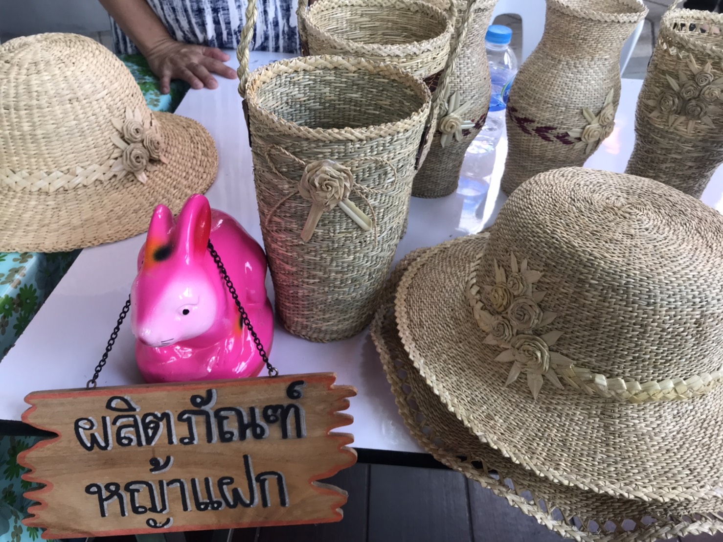 กรมการพัฒนาชุมชน มอบหมาย นายจำเริญ แหวนเพ็ชร ผู้อำนวยการสำนักเสริมสร้างความเข้มแข็งชุมชน นายรังสรรค์ หังสนาวิน ผู้อำนวยกลุ่มงานส่งเสริมการบริหารจัดการชุมชน