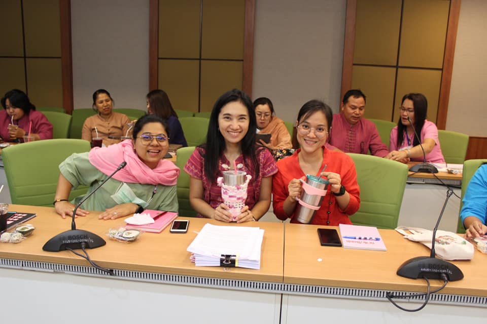 นางสาวนิภา ทองก้อน ผู้อำนวยการสำนักเสริมสร้างความเข้มแข็งชุมชน เป็นประธานการประชุมสำนักฯ ครั้งที่ 12/2563