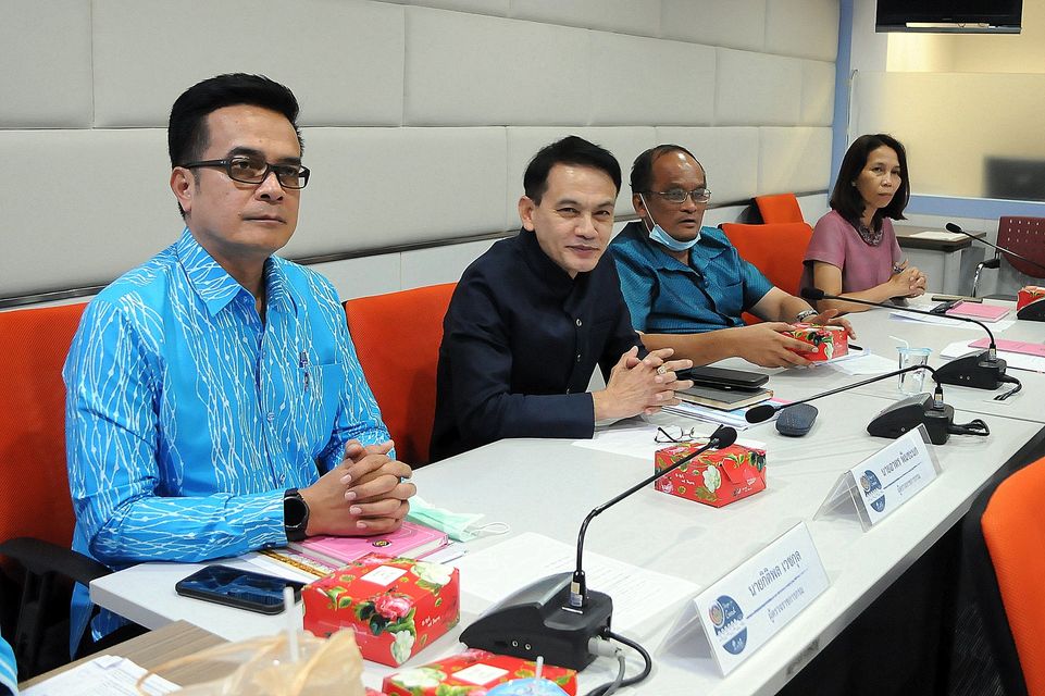 การประชุมชีแจงการขับเคลื่อนการพัฒนาพื้นที่ต้นแบบการพัฒนาคุณภาพชีวิต ตามหลักทฤษฎีใหม่ ประยุกต์สู่ “โคก หนอง นา โมเดล”ผ่านระบบวิดีทัศน์ทางไกล (Video Conference)***