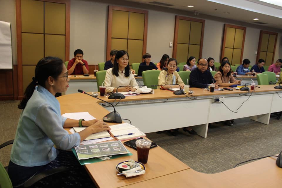 นางสาวนิภา ทองก้อน ผู้อำนวยการสำนักเสริมสร้างความเข้มแข็งชุมชน เป็นประธานการประชุมสำนักฯ ครั้งที่ 12/2563
