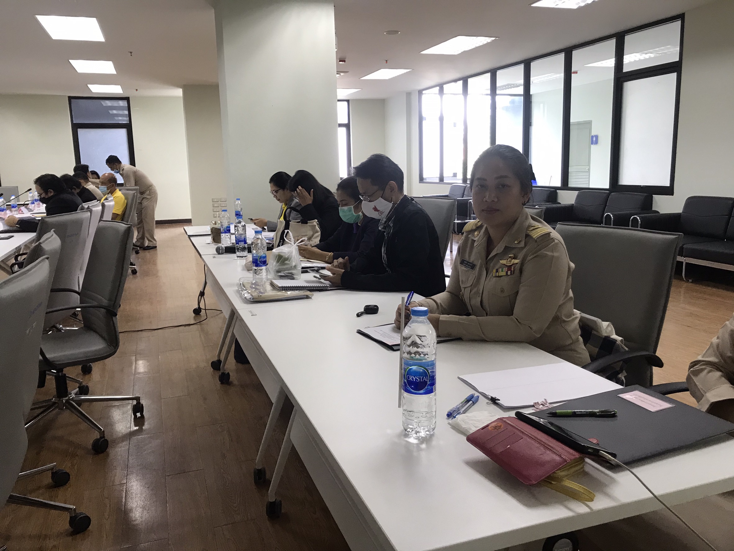 นายจำเริญ แหวนเพ็ชร ผู้อำนวยการสำนักเสริมสร้างความเข้มแข็งชุมชุน พร้อยด้วยนางสาวชลทิชา เหมวรชาติ นักวิชาการพัฒนาชุมชนชำนาญการ เข้าร่วมประชุมการจัดทำผลงานในโอกาสครบรอบ 1 ปี
