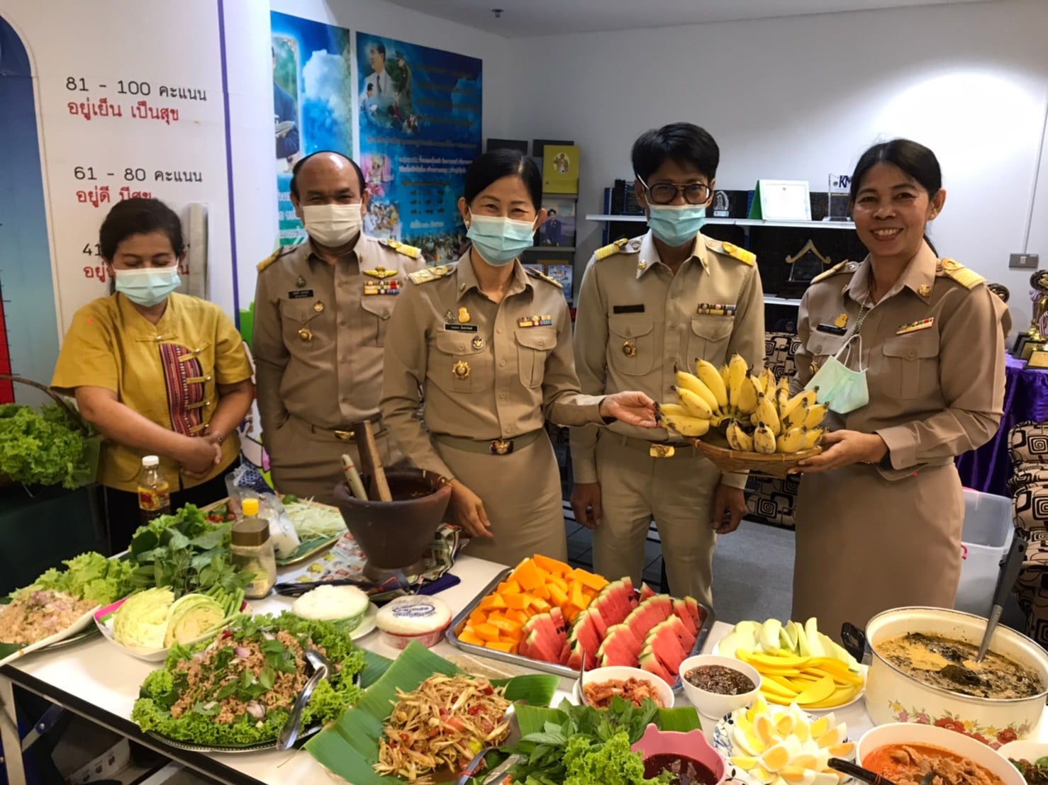 นางสาวนิภา ทองก้อน ผู้อำนวยการสำนักเสริมสร้างความเข้มแข็งชุมชน มอบหมายให้นางวรรณา ลิ่มพานิชย์ นักวิชาการพัฒนาชุมชนเชี่ยวชาญ เป็นประธานเปิดงาน “Veget of love : สสช. ปันผัก ปันรัก ปันสุข” ครั้งที่ 5