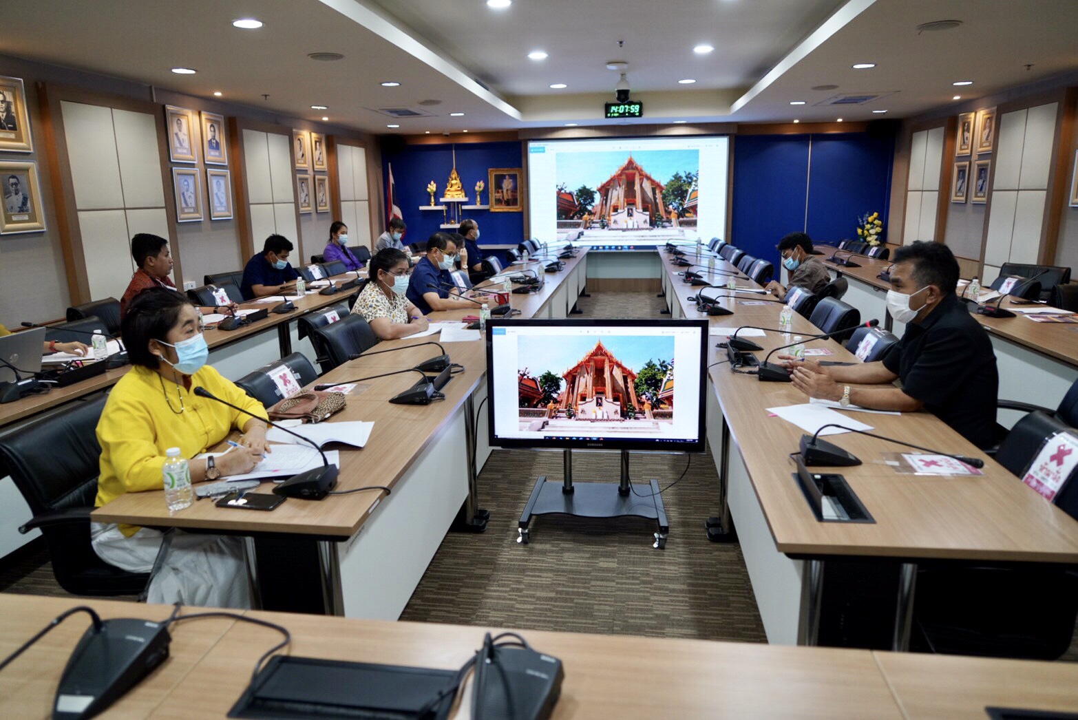 นางสาววรางคณา อินทราเจริญ ผู้อำนวยการกลุ่มงานส่งเสริมผู้นำชุมชน ร่วมประชุมติดตามความก้าวหน้าการดำเนินงานของคณะทำงานฝ่ายต่าง ๆ ครั้งที่ 3/2564 ณ ห้องประชุม 5001 ชั้น 5 กรมการพัฒนาชุมชน