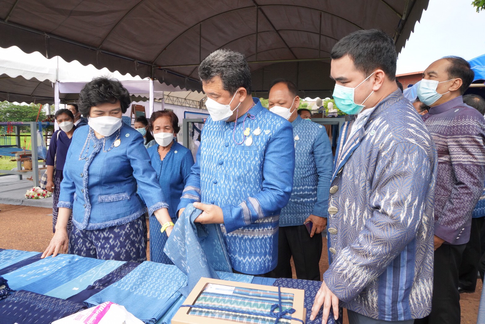 สมเด็จพระเจ้าลูกเธอ เจ้าฟ้าสิริวัณณวรีฯ พระราชทานกี่ทอผ้า เป็นปฐมฤกษ์ให้กับกลุ่มทอผ้าบ้านดอนกอย เพื่อสืบสาน รักษา ต่อยอด ในการอนุรักษ์ภูมิปัญญาผ้าไทย