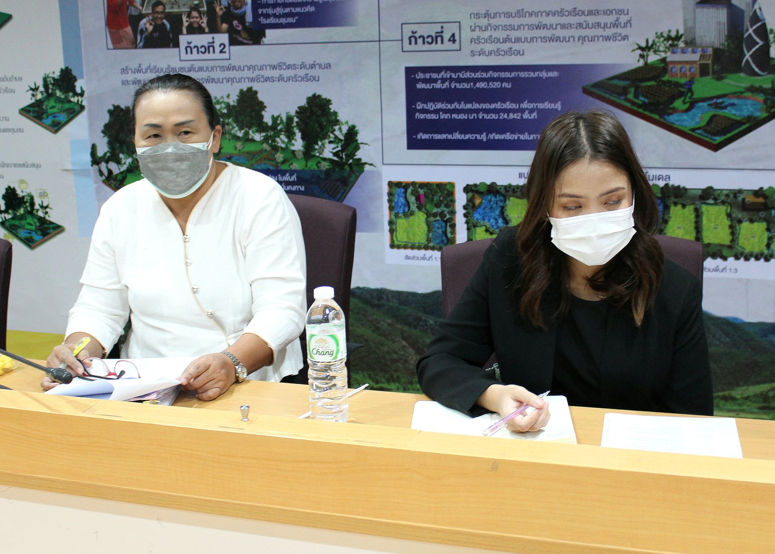 นางสาวนิภา ทองกัอน ผู้อำนวยการสำนักเสริมสร้างความเข้มแข็งชุมชน มอบหมายให้นางศิริพร ฤทธิสนธิ์ ผู้อำนวยการกลุ่มงานการพัฒนาเศรษฐกิจฐานรากและประชารัฐ