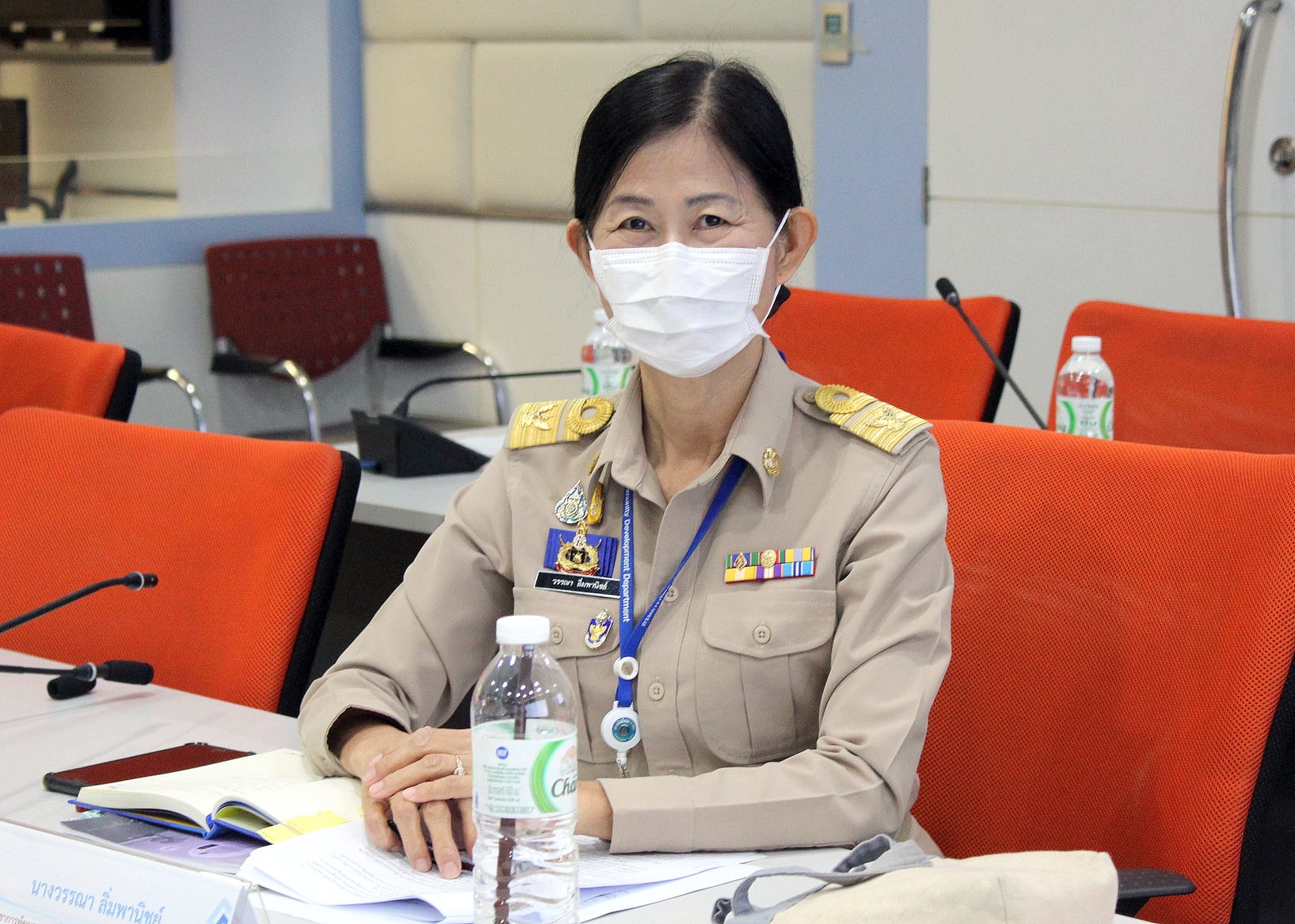 นายสมคิด จันทมฤก อธิบดีกรมการพัฒนาชุมชน เป็นประธานการชี้แจงการดำเนินงานโครงการพัฒนาพื้นที่ต้นแบบการพัฒนาคุณภาพชีวิตตามหลักทฤษฎีใหม่ประยุกต์สู่ “โคก หนอง นา โมเดล