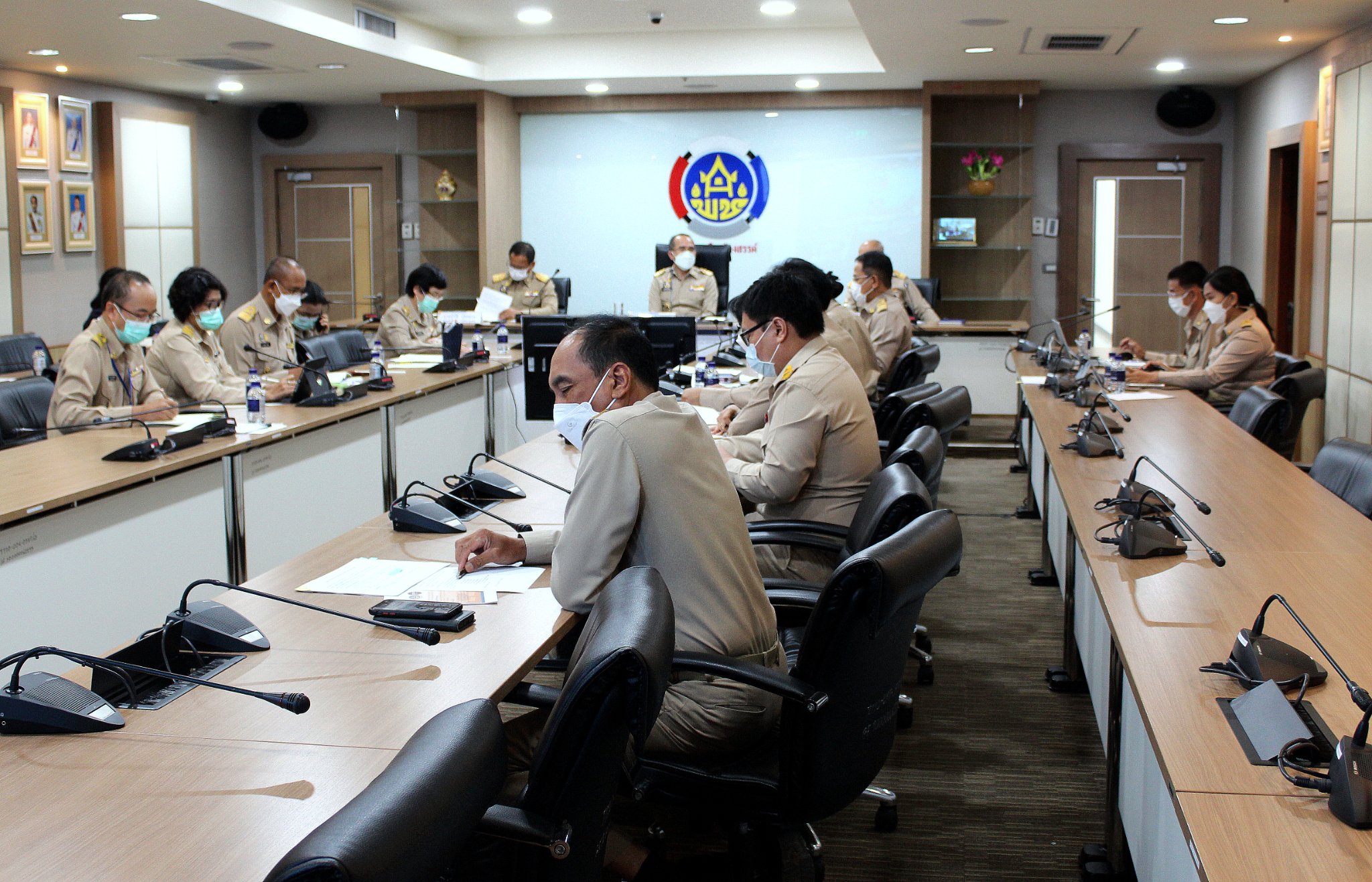 นายสมคิด จันทมฤก อธิบดีกรมการพัฒนาชุมชน เป็นประธานการประชุม “คณะทำงานพัฒนาชุมชนขับเคลื่อนการแก้ไขปัญหาช้างป่าพื้นที่รอยต่อ 5 จังหวัดภาคตะวันออก” ครั้งที่ 1/2565