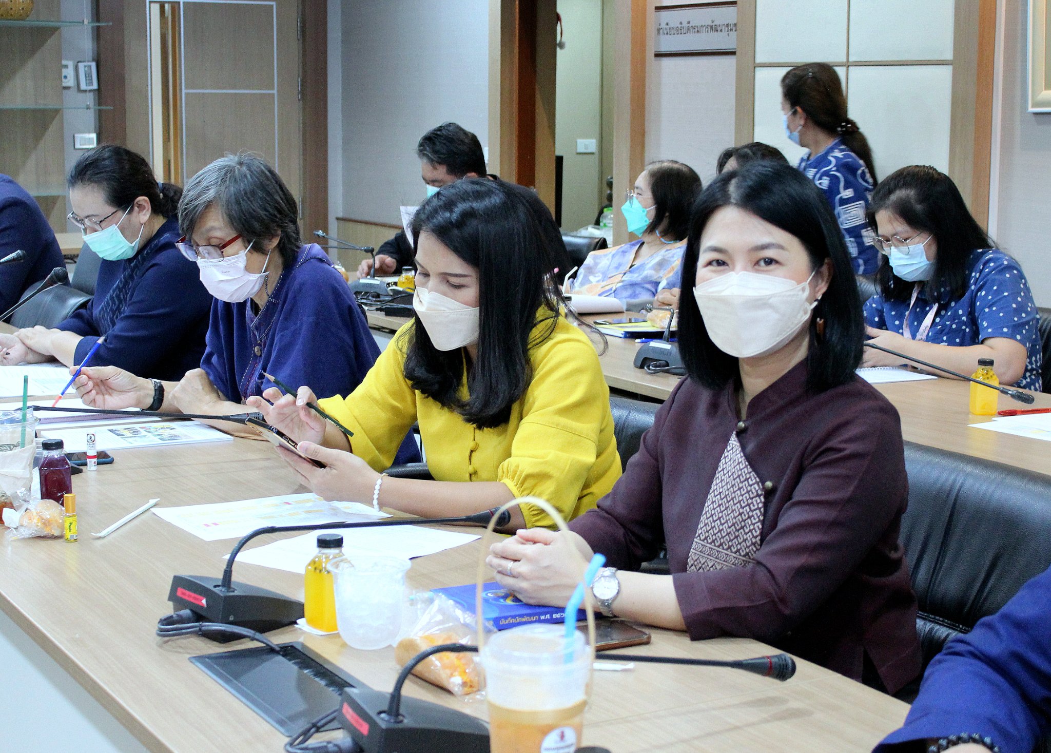 นายรังสรรค์ หังสนาวิน ผู้อำนวยการกลุ่มงานส่งเสริมการบริหารจัดการชุมชน เป็นประธานการประชุมสำนักเสริมสร้างความเข้มแข็งชุมชน