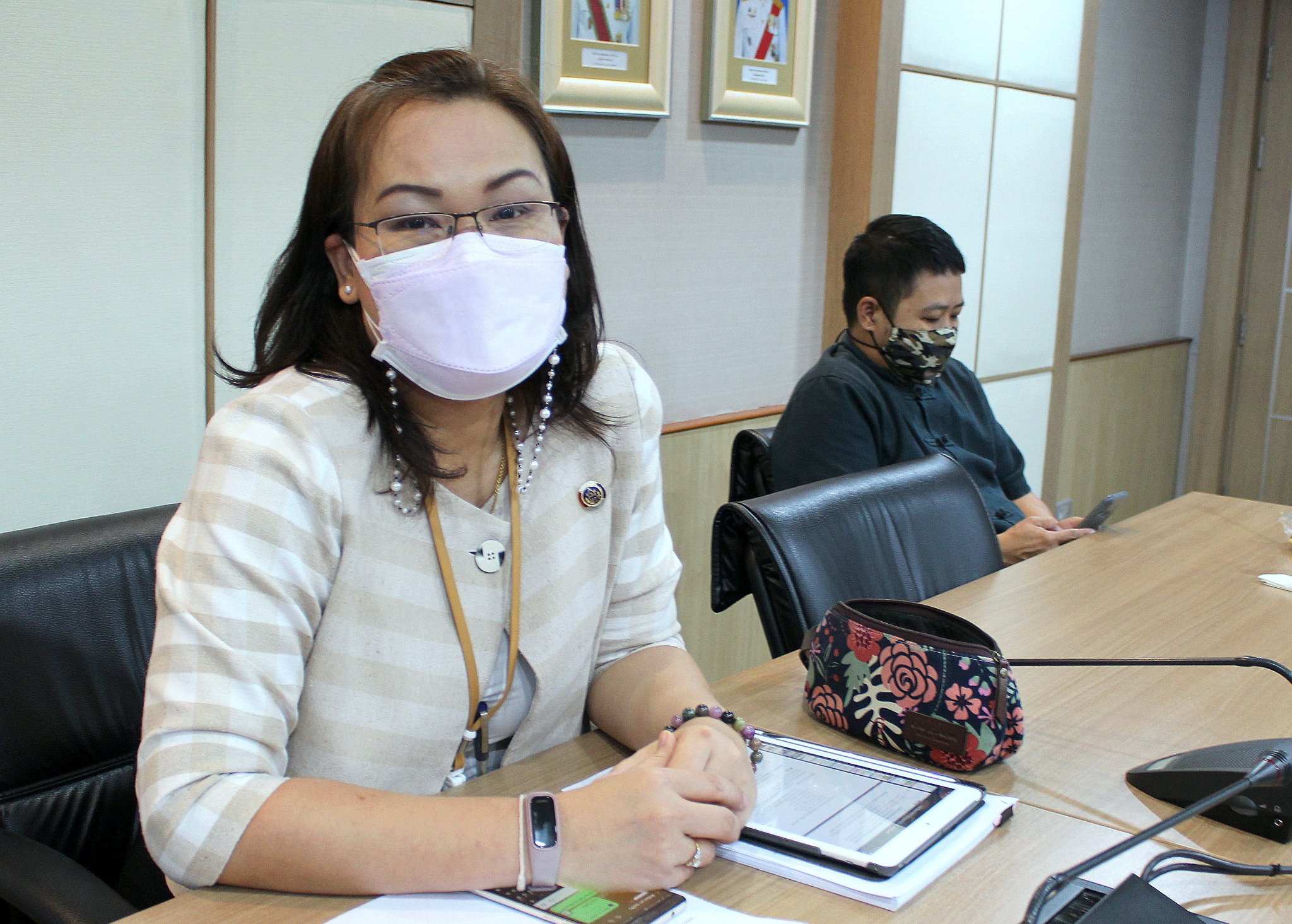 นายรังสรรค์ หังสนาวิน ผู้อำนวยการกลุ่มงานส่งเสริมการบริหารจัดการชุมชน เป็นประธานการประชุมสำนักเสริมสร้างความเข้มแข็งชุมชน