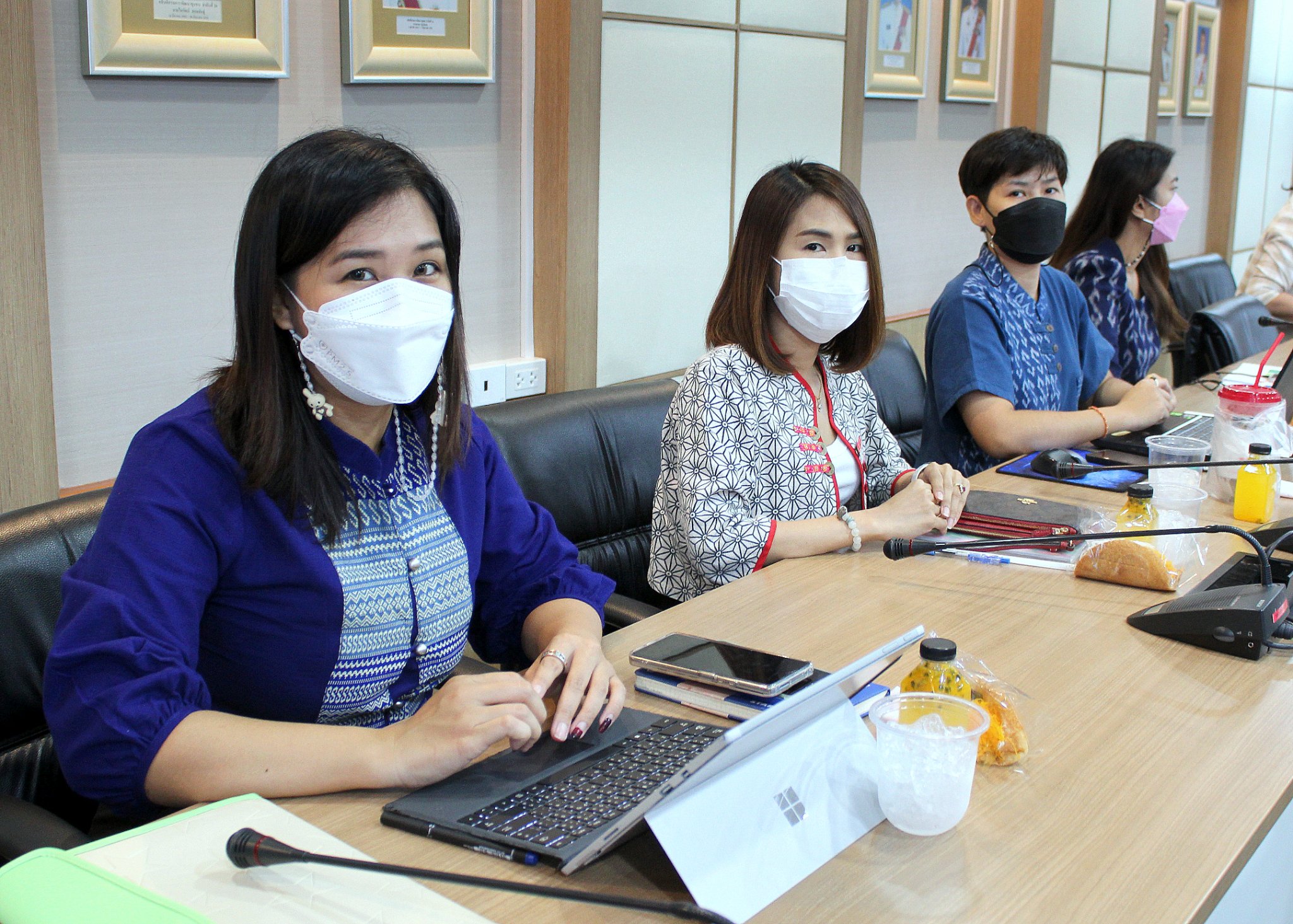 นายรังสรรค์ หังสนาวิน ผู้อำนวยการกลุ่มงานส่งเสริมการบริหารจัดการชุมชน เป็นประธานการประชุมสำนักเสริมสร้างความเข้มแข็งชุมชน