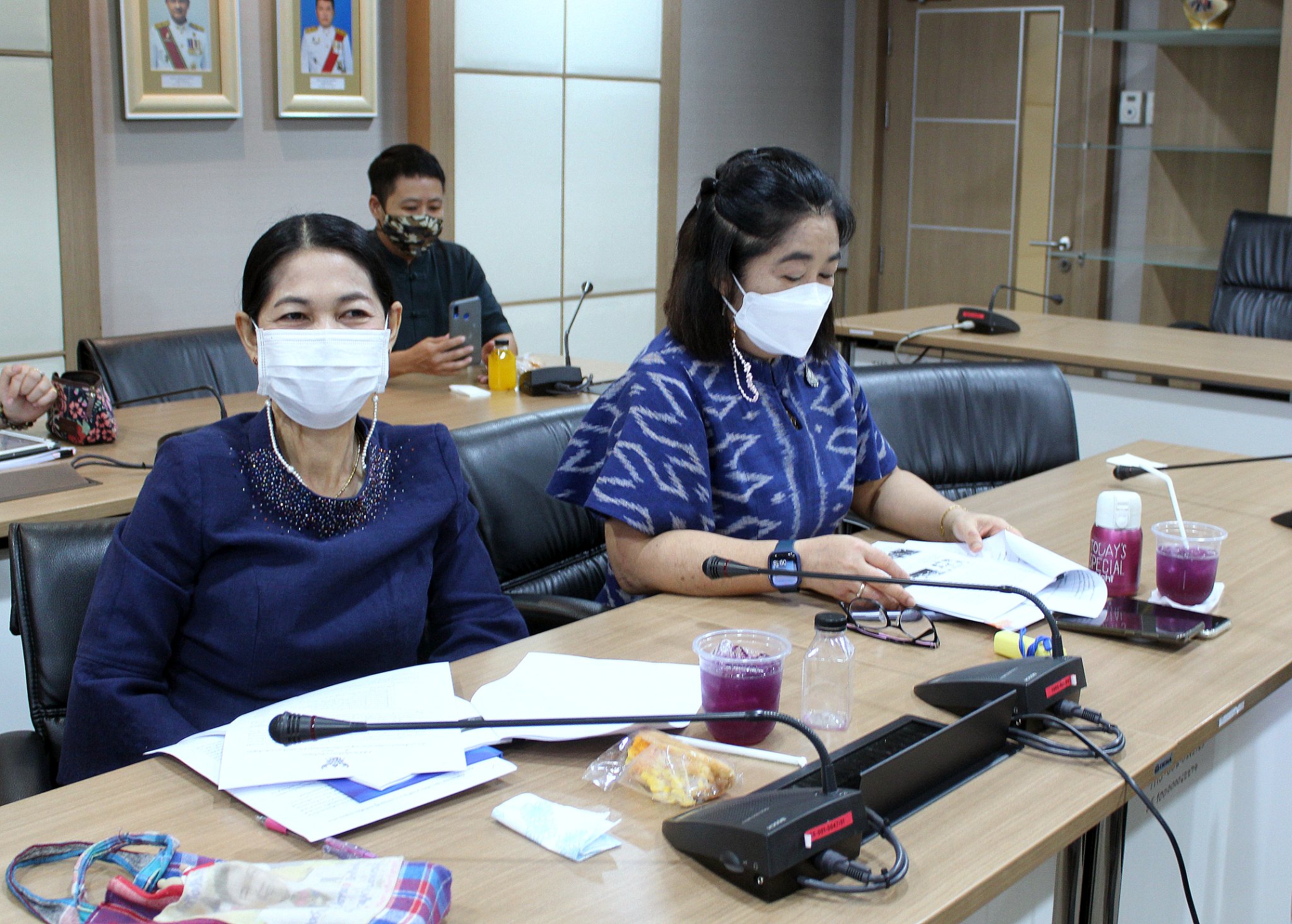 นายรังสรรค์ หังสนาวิน ผู้อำนวยการกลุ่มงานส่งเสริมการบริหารจัดการชุมชน เป็นประธานการประชุมสำนักเสริมสร้างความเข้มแข็งชุมชน