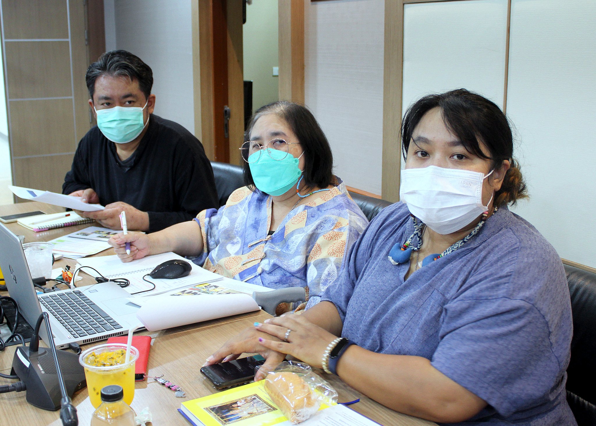 นายรังสรรค์ หังสนาวิน ผู้อำนวยการกลุ่มงานส่งเสริมการบริหารจัดการชุมชน เป็นประธานการประชุมสำนักเสริมสร้างความเข้มแข็งชุมชน