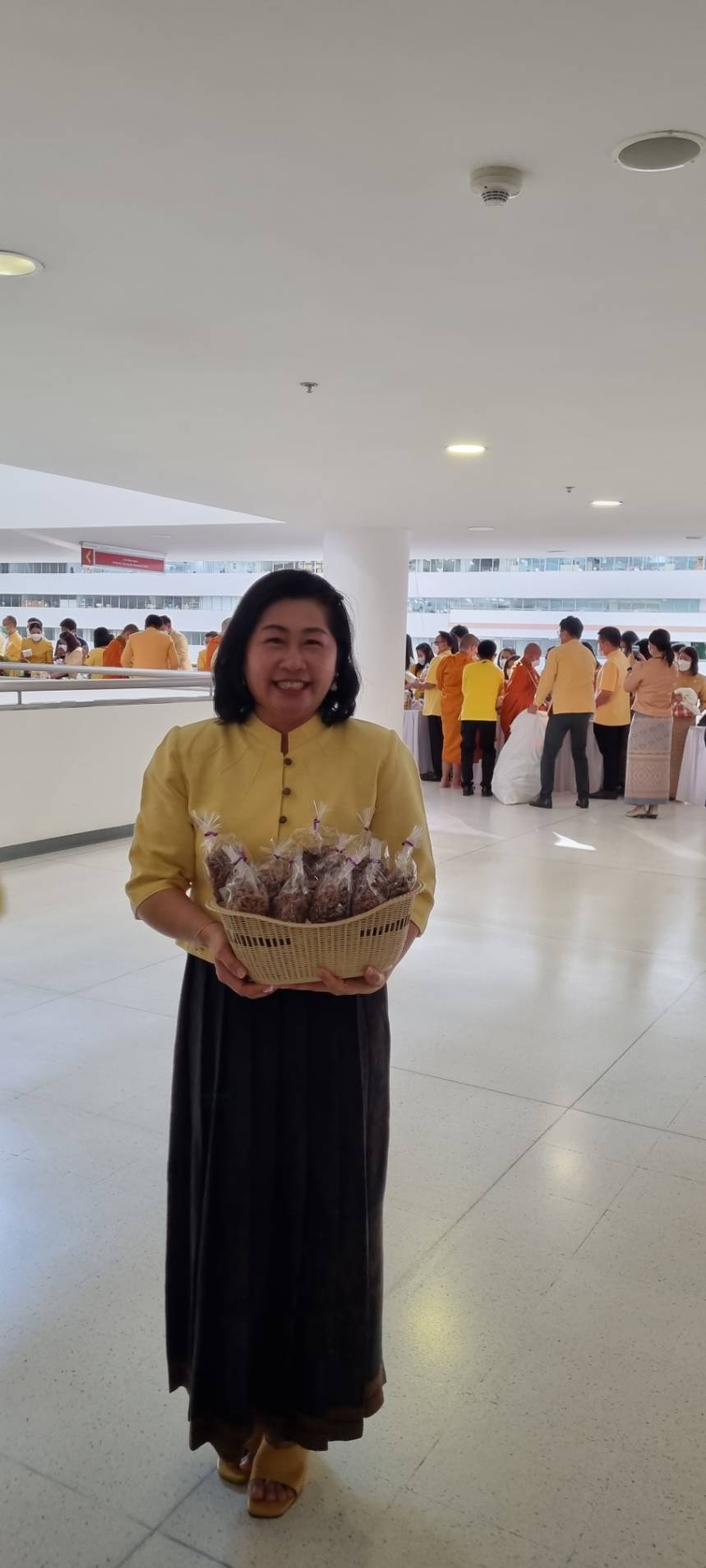 อธิบดี พช. นำคณะผู้บริหาร ข้าราชการ เจ้าหน้าที่กรมการพัฒนาชุมชน ทำบุญตักบาตรข้าวสารอาหารแห้ง ถวายเป็นพระราชกุศลเนื่องในโอกาสมหามงคลเฉลิมพระชนมพรรษา พระบาทสมเด็จพระเจ้าอยู่หัว 28 กรกฎาคม 2565