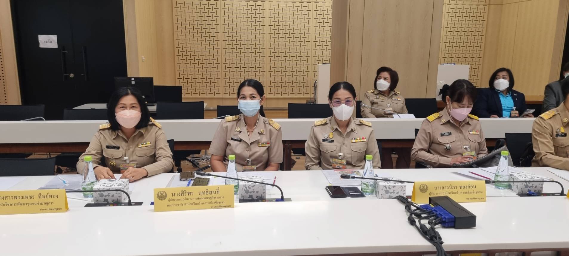 นายนิวัติ  น้อยผาง รองอธิบดีกรมการพัฒนาชุมชน มอบหมายให้ นางสาวนิภา  ทองก้อน ผู้อำนวยการสำนักเสริมสร้างความเข้มแข็งชุมชน พร้อมด้วย นางศิริพร ฤทธิสนธ์ ผู้อำนวยการกลุ่มงานพัฒนาเศรษฐกิจฐานรากและประชารัฐ