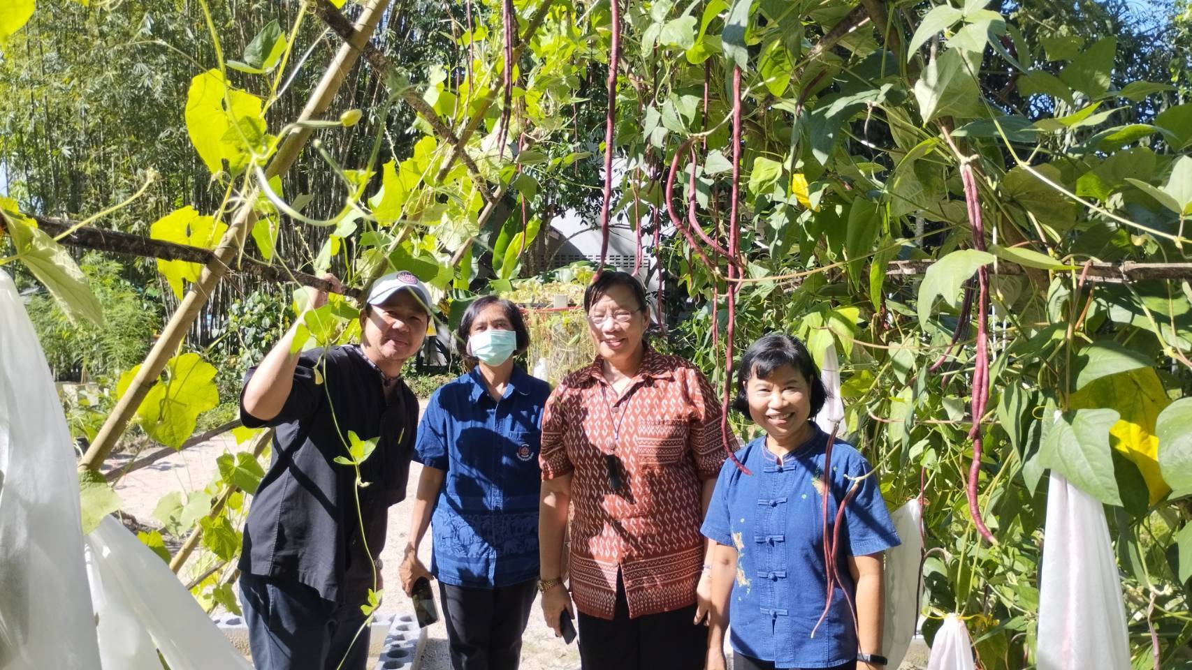 การติดตามการดำเนินงานโครงการ​พัฒนาพื้นที่ต้นแบบการพัฒนาคุณภาพชีวิตตามหลักทฤษฎีใหม่ ประยุกต์สู่ “โคก หนอง นา โมเดล” จังหวัดนครศรีธรรมราช