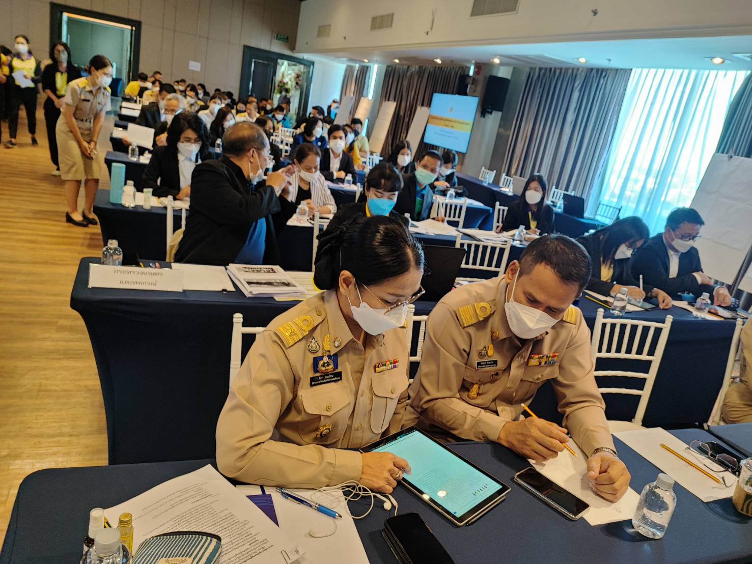 างสาวนิภา ทองก้อน ผู้อำนวยการสำนักเสริมสร้างความเข้มแข็งชุมชน และนายรังสรรค์ หังสนาวิน นักวิชาการพัฒนาชุมชนชำนาญการพิเศษ รักษาการในตำแหน่ง นักวิชาการพัฒนาชุมชนเชี่ยวชาญ เข้าร่วมการจัดทำแผนปฏิบัติการมูลนิธิพัชรสุธาคชานุรักษ์ ในพระบรมราชูปถัมภ์ ปี 2566-2568