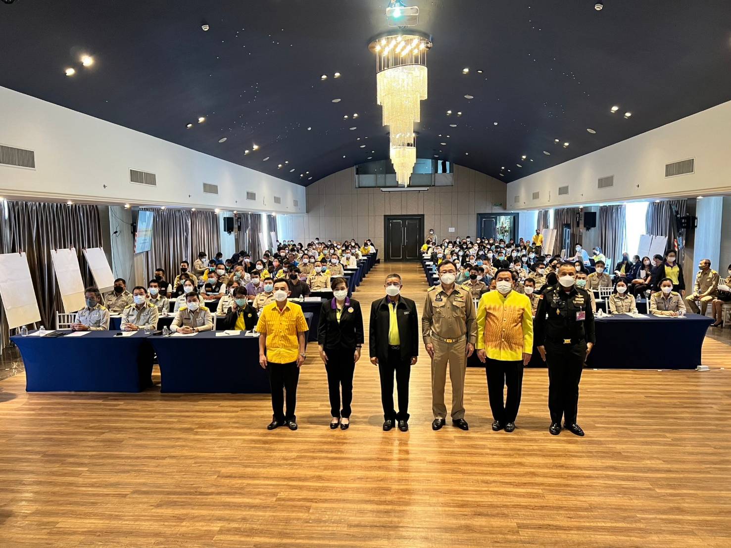 างสาวนิภา ทองก้อน ผู้อำนวยการสำนักเสริมสร้างความเข้มแข็งชุมชน และนายรังสรรค์ หังสนาวิน นักวิชาการพัฒนาชุมชนชำนาญการพิเศษ รักษาการในตำแหน่ง นักวิชาการพัฒนาชุมชนเชี่ยวชาญ เข้าร่วมการจัดทำแผนปฏิบัติการมูลนิธิพัชรสุธาคชานุรักษ์ ในพระบรมราชูปถัมภ์ ปี 2566-2568