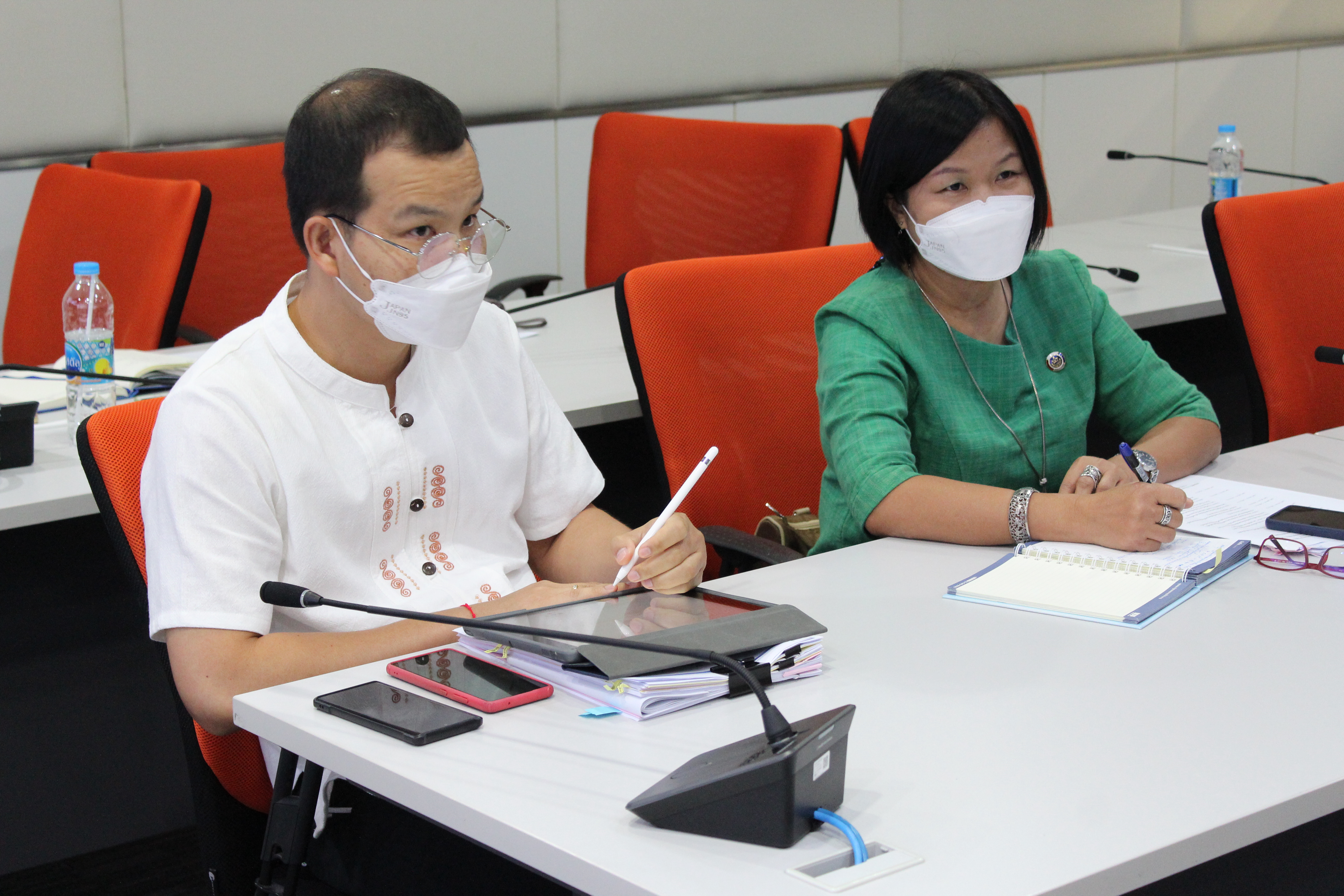 นายสุรศักดิ์ อักษรกุล รองอธิบดีกรมการพัฒนาชุมชน เป็นประธานพิธีเปิดงานประชุมเชิงปฏิบัติการสร้างความรู้ความเข้าใจเครือข่ายคณะกรรมการบริหารศูนย์ประสานงานองค์การชุมชนระดับจังหวัด (ศอช.จ)
