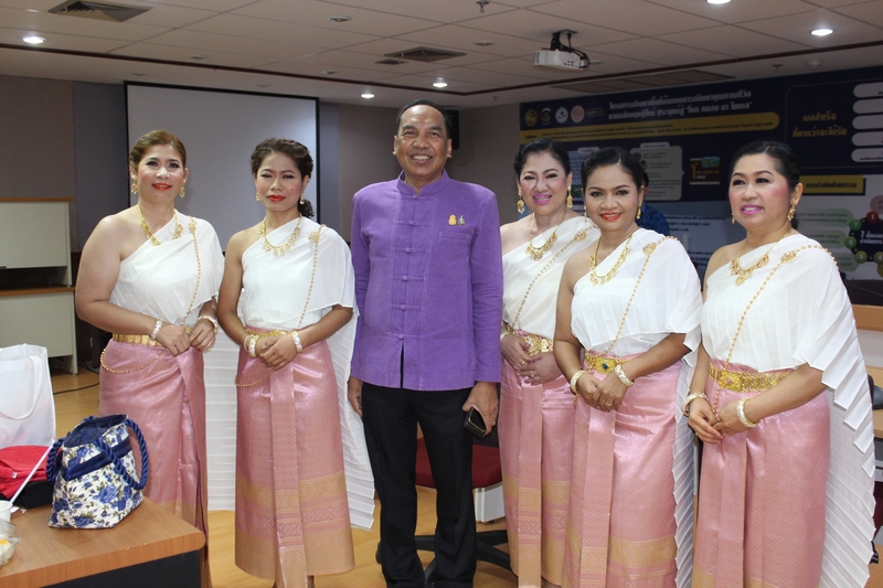 คณะผู้บริหาร พช. ตรวจเยี่ยมให้กำลังใจนักแสดงประกอบเพลง “รำวงมหาดไทยเพื่อคนไทย” เวอร์ชั่น พช.
