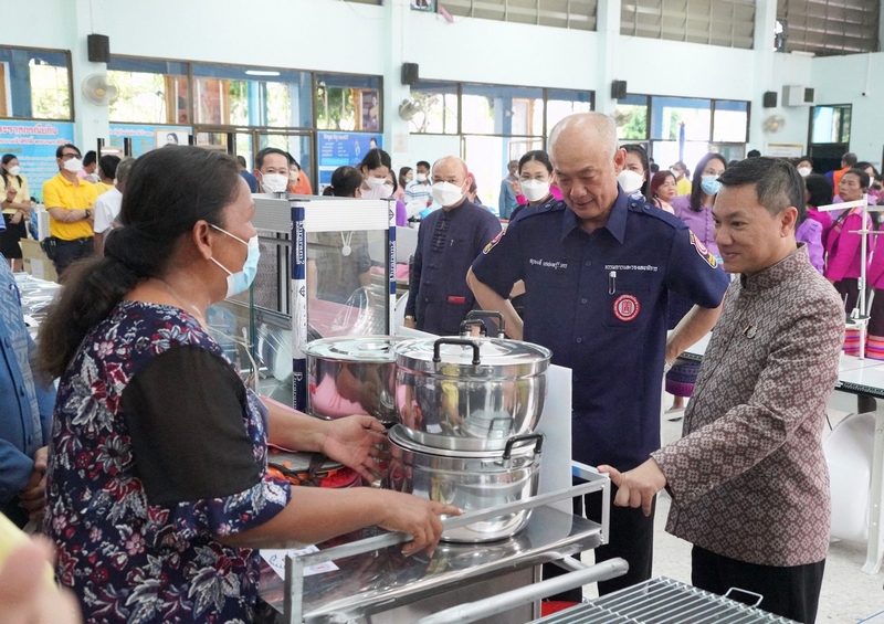 นายอรรษิษฐ์ สัมพันธรัตน์ อธิบดีกรมการพัฒนาชุมชน เดินทางไปยังหอประชุมองค์การบริหารส่วนตำบลจอหอ ตำบลจอหอ อำเภอเมืองนครราชสีมา จังหวัดนครราชสีมา เพื่อมอบวัสดุ