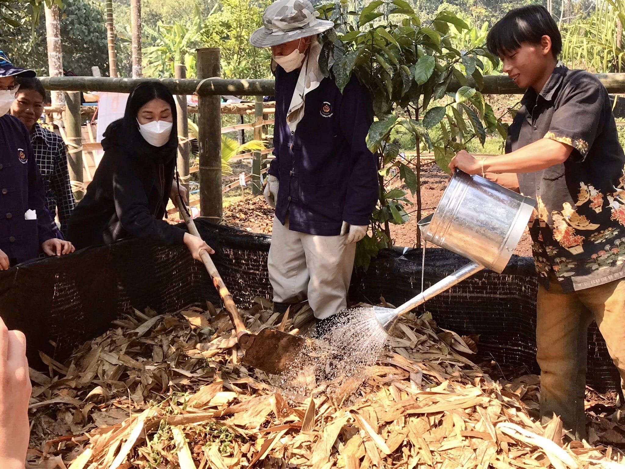 โครงการนำร่องการส่งเสริมและพัฒนาอาชีพตามแนวทางหลักปรัชญาของเศรษฐกิจพอเพียง บ้านไล่โว่ – สาละวะ กาญจนบุรี