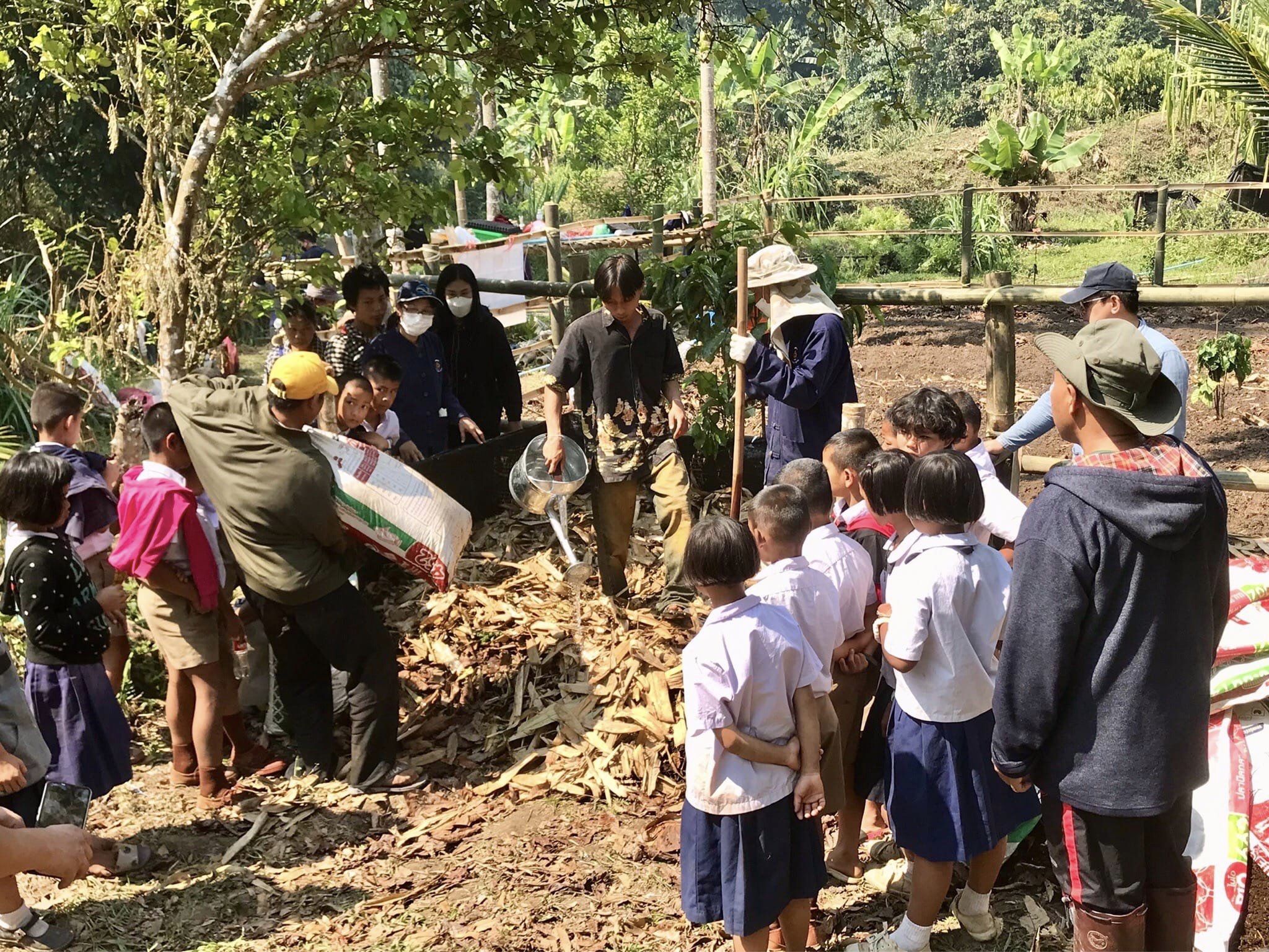 โครงการนำร่องการส่งเสริมและพัฒนาอาชีพตามแนวทางหลักปรัชญาของเศรษฐกิจพอเพียง บ้านไล่โว่ – สาละวะ กาญจนบุรี