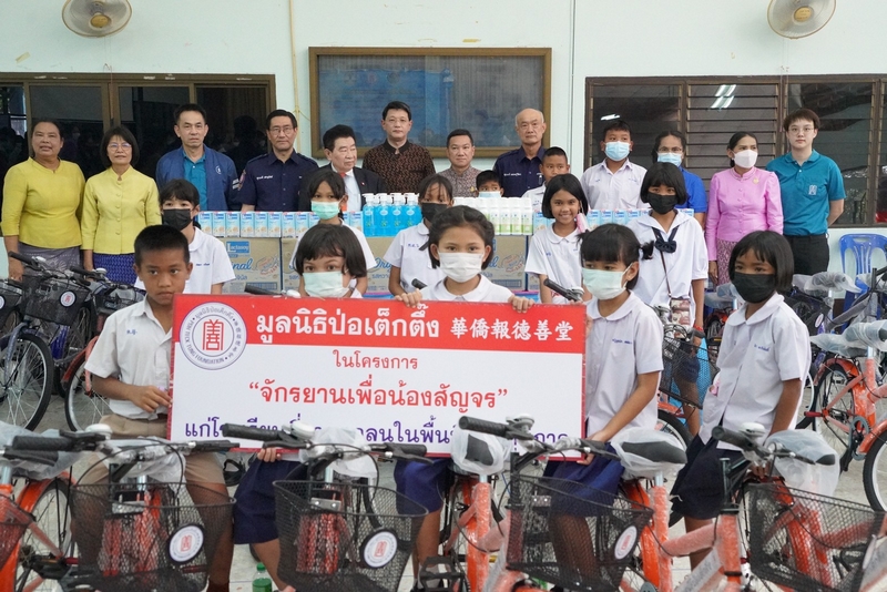 นายอรรษิษฐ์ สัมพันธรัตน์ อธิบดีกรมการพัฒนาชุมชน เดินทางไปยังหอประชุมองค์การบริหารส่วนตำบลจอหอ ตำบลจอหอ อำเภอเมืองนครราชสีมา จังหวัดนครราชสีมา เพื่อมอบวัสดุ
