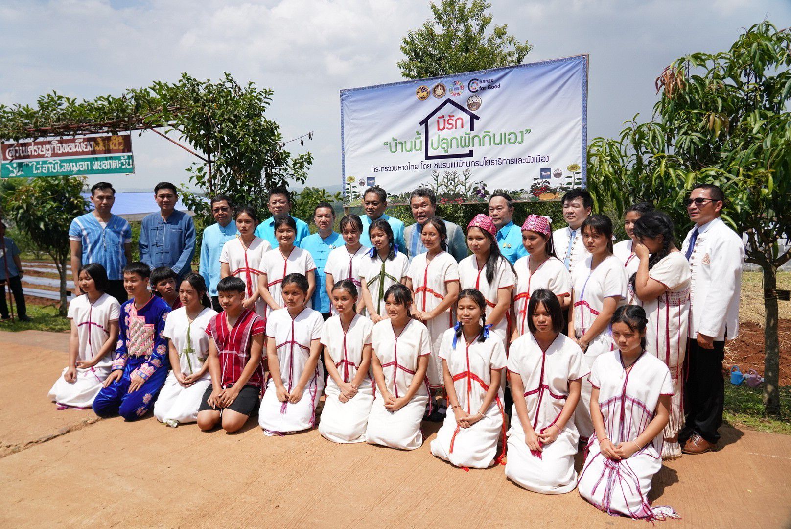 ปลัดมหาดไทยนำภาคีเครือข่ายมอบห้องสมุดโรงเรียนมัธยมกัลยาณิวัฒนาเฉลิมพระเกียรติ เนื่องในโอกาส 100 ปี วันประสูติ สมเด็จพระเจ้าพี่นางเธอ เจ้าฟ้ากัลยาณิวัฒนา กรมหลวงนราธิวาสราชนครินทร์ พร้อมเชิญชวนคนไทยร่วมส่งเสริมสนับสนุนการศึกษาให้ลูกหลานในทุกด้าน เพื่อคุณภาพชีวิตที่ดีอย่างยั่งยืน