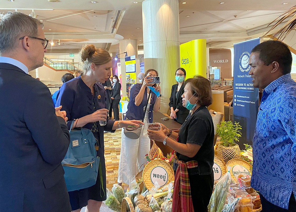 ร่วมจัดนิทรรศผลงานเด่น การพัฒนาคุณภาพชีวิตตามหลักทฤษฎีใหม่ประยุกต์สู่ “โคก หนอง นา โมเดล”