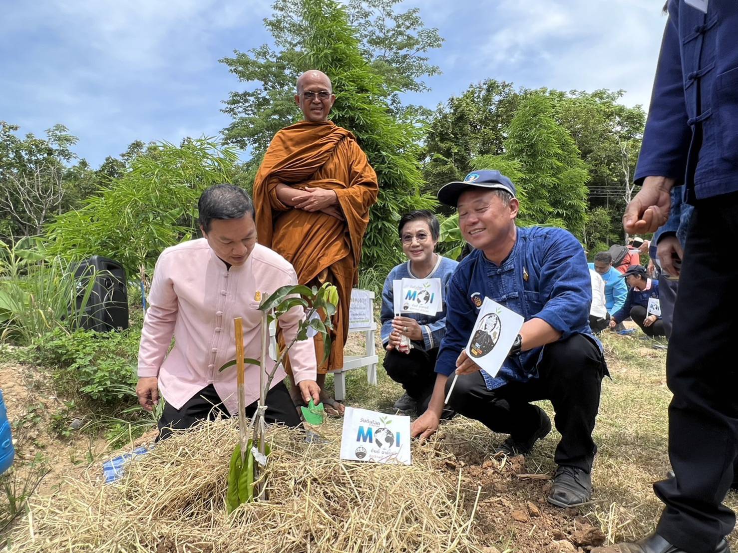 ปลัดมหาดไทยนำคณะลงพื้นที่แห่งความยั่งยืน ณ วัดพุทธอุทธยานดอยอินทรีย์ เพื่อขับเคลื่อนเขตพัฒนาเศรษฐกิจพอเพียง (SEDZ) ด้วยโมเดลเศรษฐกิจใหม่ควบคู่การจัดงานวันดินโลก ปี 2565 (World Soil Day 2022) พร้อมเน้นย้ำ ส่งเสริมถ่ายทอดสิ่งดี ๆ เหล่านี้ให้เยาวชนคนรุ่นใหม่ร่วมสืบทอดต่อไปให้ยั่งยืน