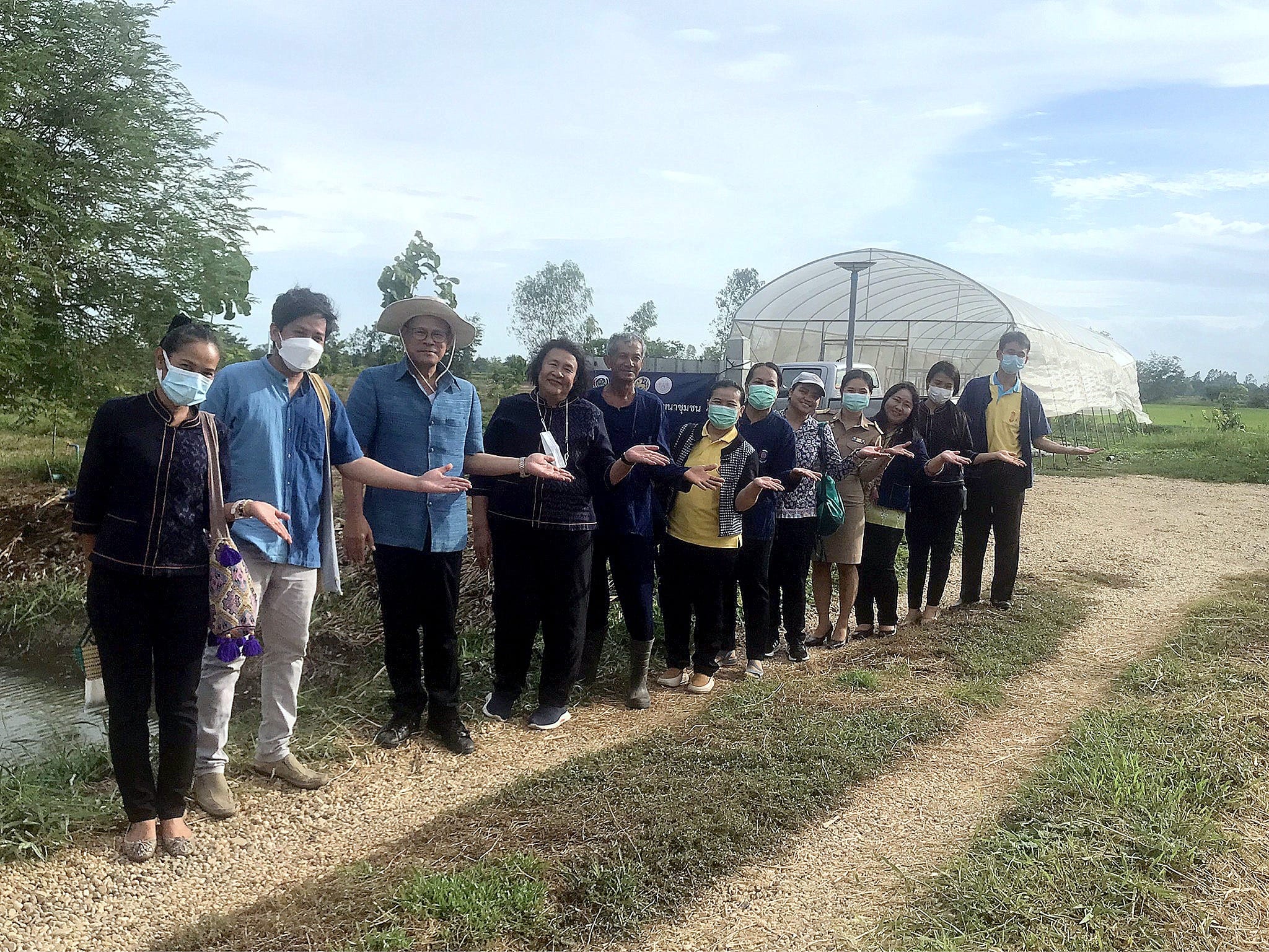 ลงพื้นที่ติดตามผลการดำเนินงานการขับเคลื่อนโครงการพัฒนาหมู่บ้านเศรษฐกิจพอเพียง ประจำปีงบประมาณ พ.ศ. 2566