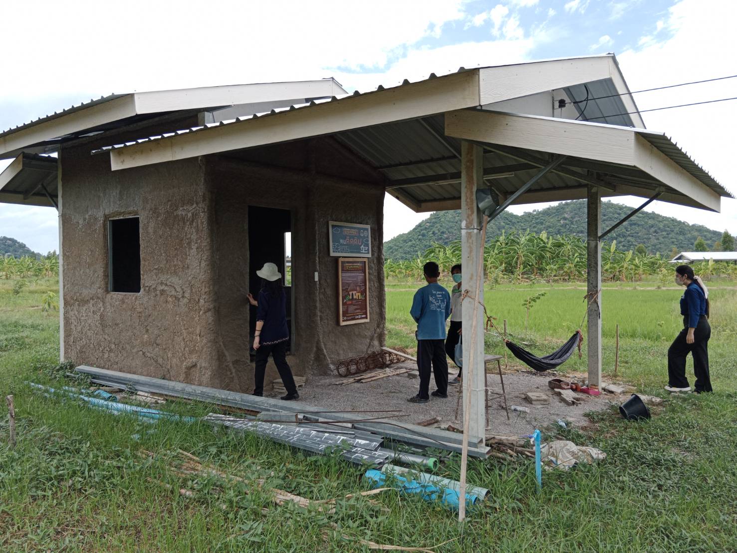 ติดตามผลการดำเนินงานการขับเคลื่อนการดำเนินงานศูนย์ผู้นำจิตอาสาพัฒนาชุมชนภายใต้กิจกรรมสร้างศักยภาพการดำเนินงานศูนย์ผู้นำจิตอาสาพัฒนาชุมชน กิจกรรมหลัก : พัฒนาหมู่บ้านเศรษฐกิจพอเพียง