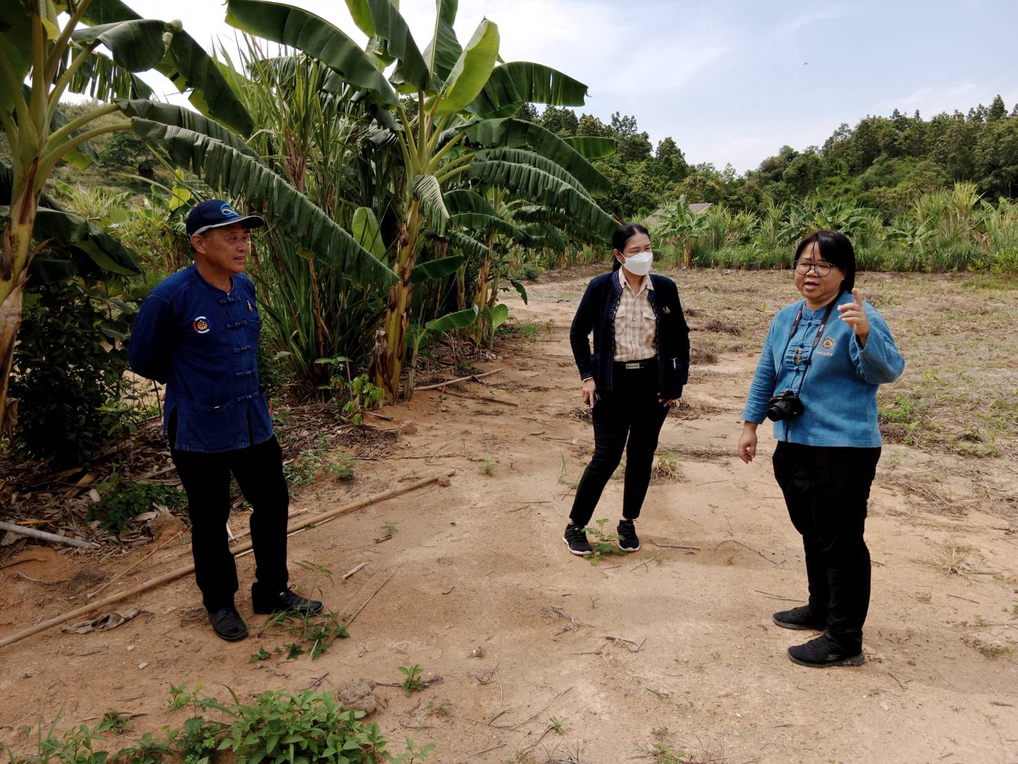ปลัดมหาดไทยนำคณะลงพื้นที่แห่งความยั่งยืน ณ วัดพุทธอุทธยานดอยอินทรีย์ เพื่อขับเคลื่อนเขตพัฒนาเศรษฐกิจพอเพียง (SEDZ) ด้วยโมเดลเศรษฐกิจใหม่ควบคู่การจัดงานวันดินโลก ปี 2565 (World Soil Day 2022) พร้อมเน้นย้ำ ส่งเสริมถ่ายทอดสิ่งดี ๆ เหล่านี้ให้เยาวชนคนรุ่นใหม่ร่วมสืบทอดต่อไปให้ยั่งยืน
