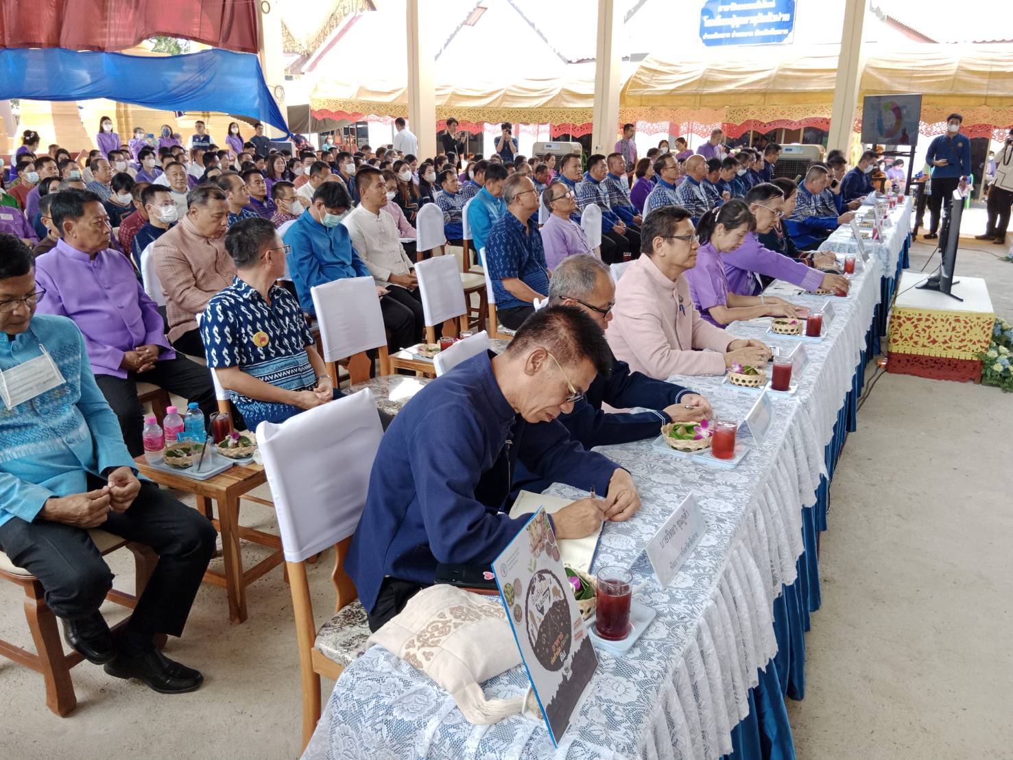 ปลัด มท. ลงพื้นที่ตรวจเยี่ยมให้กำลังใจกลุ่มผู้สูงอายุ เด็ก เยาวชน และภาคีเครือข่าย ณ วัดหัวฝาย จังหวัดเชียงราย เน้นย้ำ “นายอำเภอเป็นผู้มีบทบาทสำคัญในการบูรณาการทุกภาคส่วนขับเคลื่อนงานเพื่อบำบัดทุกข์ บำรุงสุข สร้างคุณภาพชีวิตที่ดีให้กับพี่น้องประชาชนอย่างยั่งยืน”
