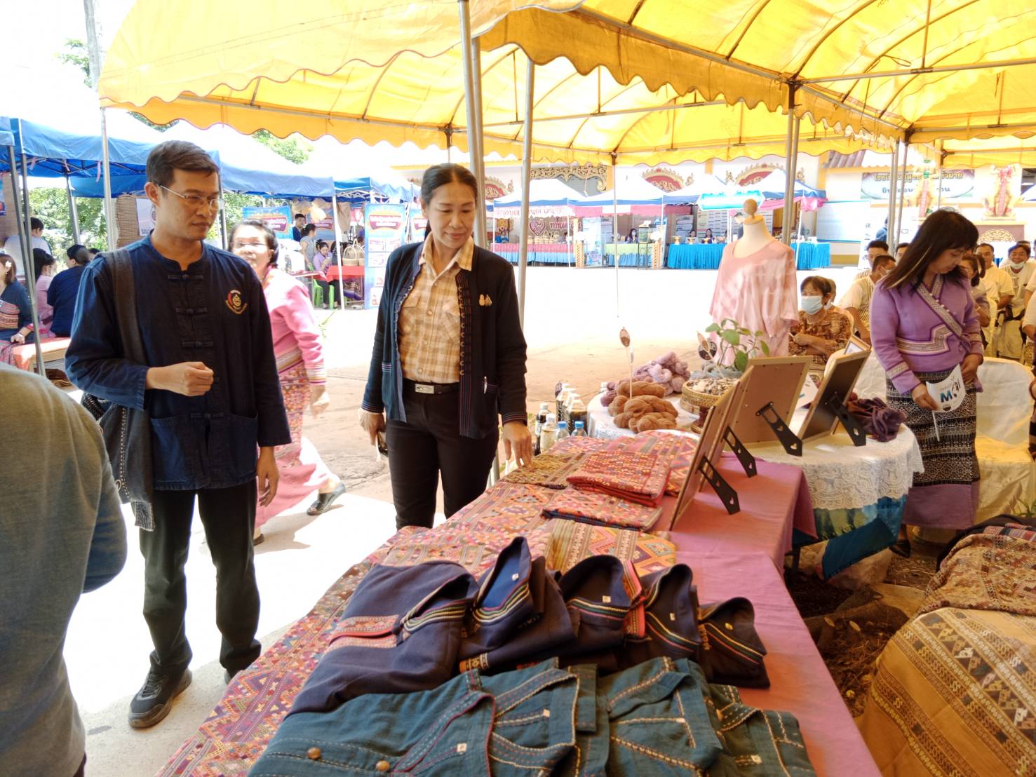 ปลัด มท. ลงพื้นที่ตรวจเยี่ยมให้กำลังใจกลุ่มผู้สูงอายุ เด็ก เยาวชน และภาคีเครือข่าย ณ วัดหัวฝาย จังหวัดเชียงราย เน้นย้ำ “นายอำเภอเป็นผู้มีบทบาทสำคัญในการบูรณาการทุกภาคส่วนขับเคลื่อนงานเพื่อบำบัดทุกข์ บำรุงสุข สร้างคุณภาพชีวิตที่ดีให้กับพี่น้องประชาชนอย่างยั่งยืน”
