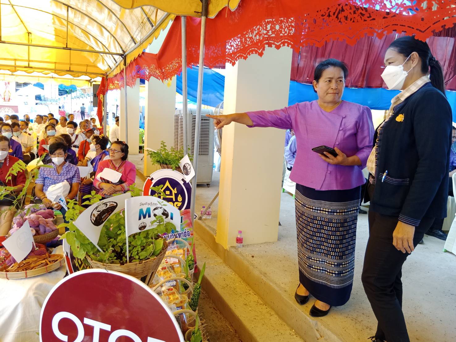 ปลัด มท. ลงพื้นที่ตรวจเยี่ยมให้กำลังใจกลุ่มผู้สูงอายุ เด็ก เยาวชน และภาคีเครือข่าย ณ วัดหัวฝาย จังหวัดเชียงราย เน้นย้ำ “นายอำเภอเป็นผู้มีบทบาทสำคัญในการบูรณาการทุกภาคส่วนขับเคลื่อนงานเพื่อบำบัดทุกข์ บำรุงสุข สร้างคุณภาพชีวิตที่ดีให้กับพี่น้องประชาชนอย่างยั่งยืน”
