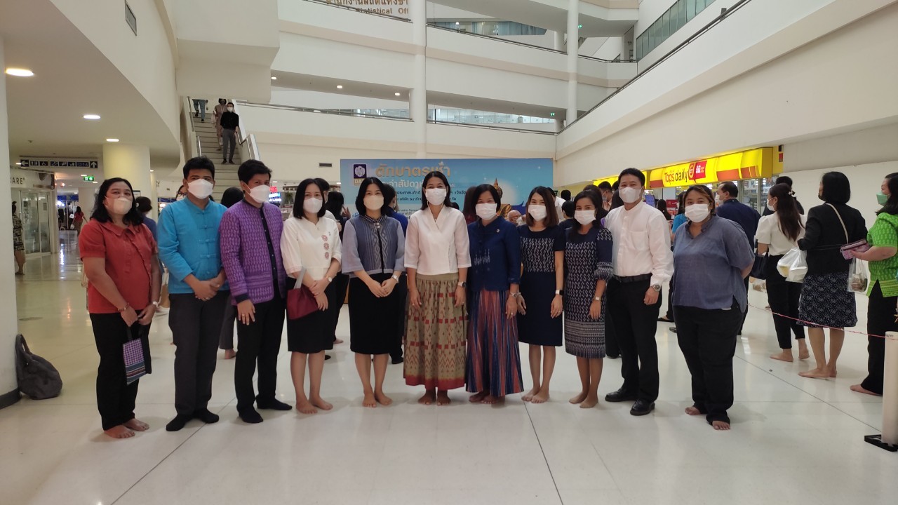 ร่วมทำบุญตักบาตรเนื่องในโอกาสฉลองพระชนมายุครบ 8 รอบ สมเด็จพระอริยวงศาคตญาณ สมเด็จพระสังฆราช สกลมหาสังฆปริณายก