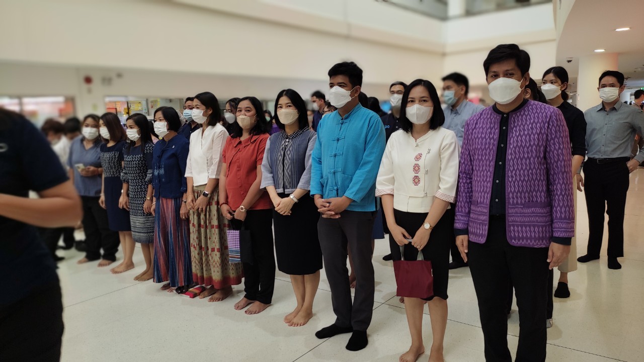 ร่วมทำบุญตักบาตรเนื่องในโอกาสฉลองพระชนมายุครบ 8 รอบ สมเด็จพระอริยวงศาคตญาณ สมเด็จพระสังฆราช สกลมหาสังฆปริณายก