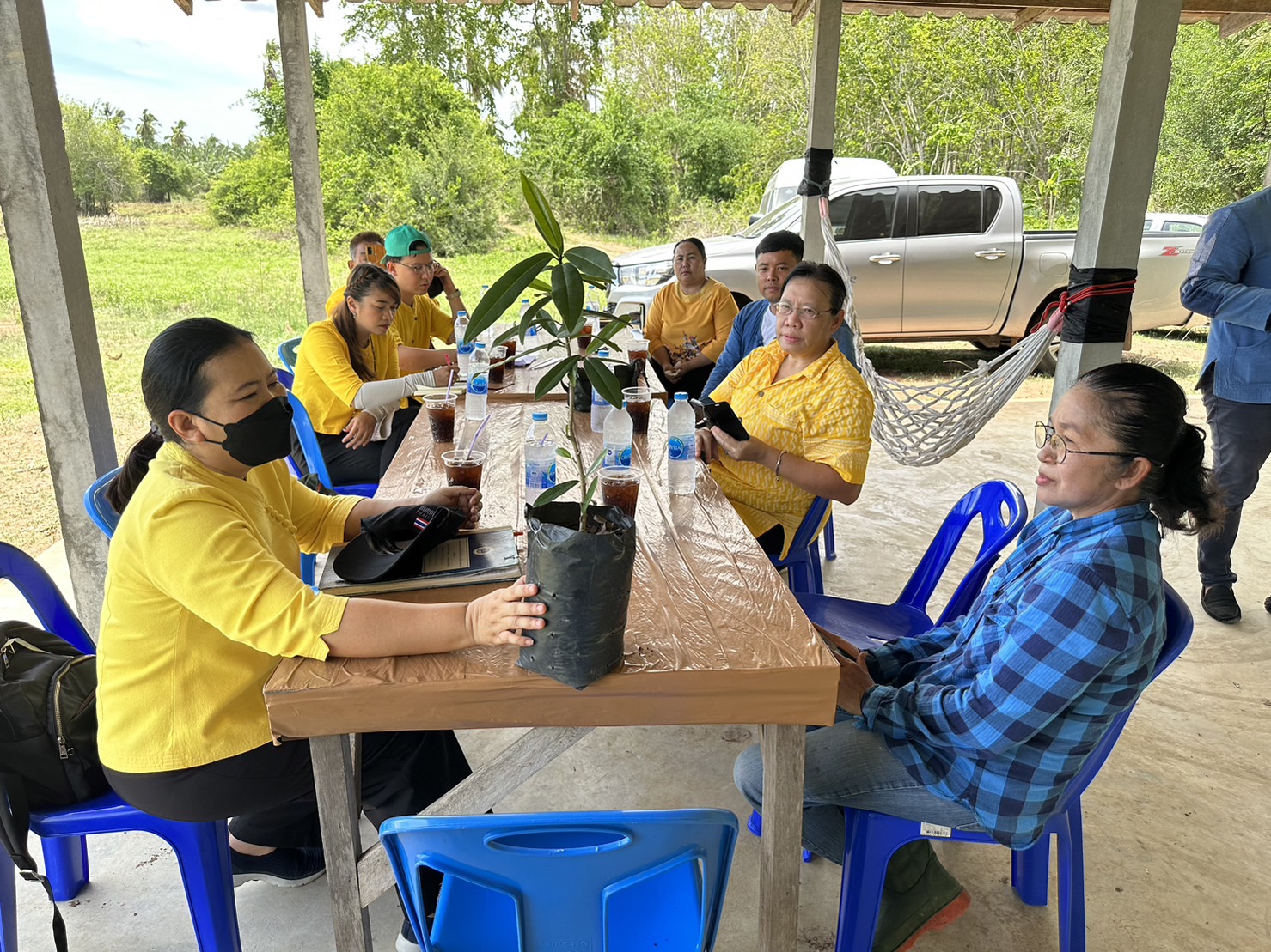ลงพื้นที่ติดตามผลการดำเนินงานการขับเคลื่อนโครงการพัฒนาหมู่บ้านเศรษฐกิจพอเพียง ประจำปีงบประมาณ พ.ศ. 2566