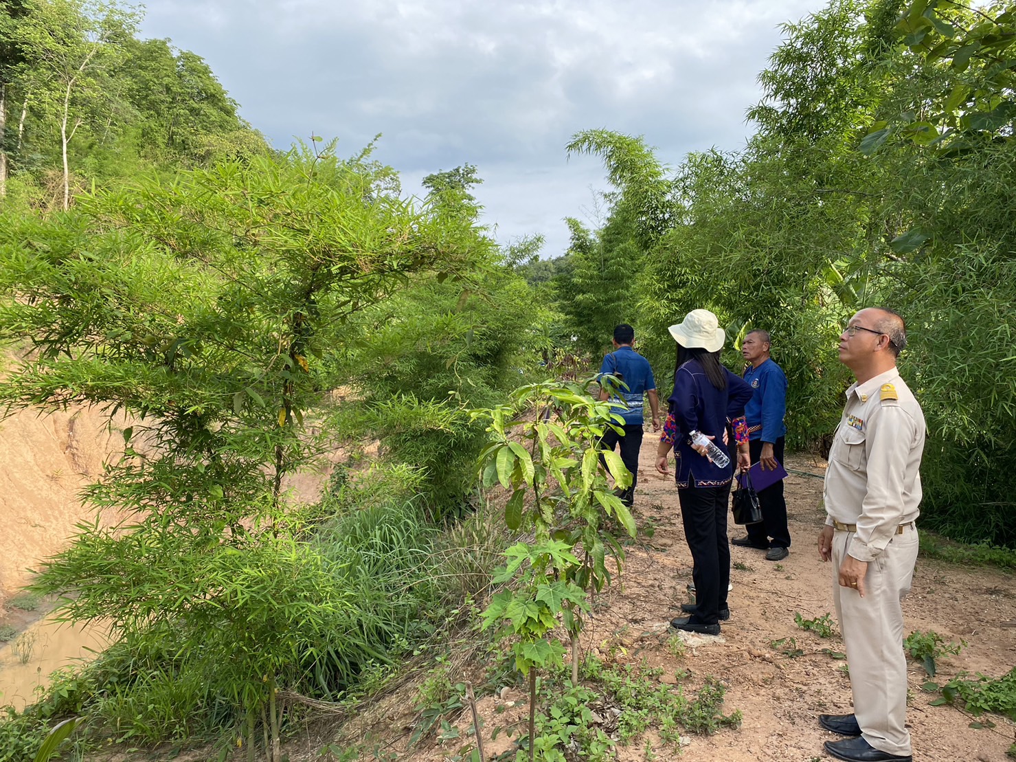 ลงพื้นที่ติดตามผลการดำเนินงาน พื้นที่ศูนย์เรียนรู้ต้นแบบ CLM ณ พื้นที่ศูนย์เรียนรู้ต้นแบบการพัฒนาคุณภาพชีวิตตามหลักทฤษฎีใหม่ ประยุกต์สู่ ” โคก หนอง นาโมเดล ” ระดับตำบล