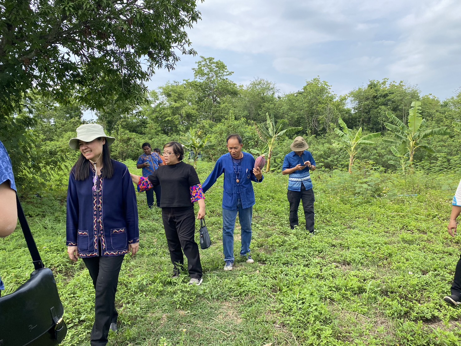 ลงพื้นที่ติดตามผลการดำเนินงาน พื้นที่ศูนย์เรียนรู้ต้นแบบ CLM ณ พื้นที่ศูนย์เรียนรู้ต้นแบบการพัฒนาคุณภาพชีวิตตามหลักทฤษฎีใหม่ ประยุกต์สู่ ” โคก หนอง นาโมเดล ” ระดับตำบล