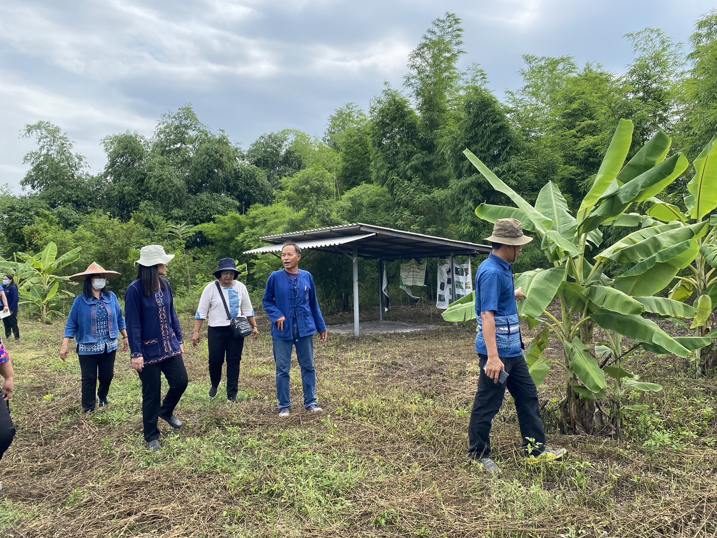 ลงพื้นที่ติดตามผลการดำเนินงาน พื้นที่ศูนย์เรียนรู้ต้นแบบ CLM ณ พื้นที่ศูนย์เรียนรู้ต้นแบบการพัฒนาคุณภาพชีวิตตามหลักทฤษฎีใหม่ ประยุกต์สู่ ” โคก หนอง นาโมเดล ” ระดับตำบล