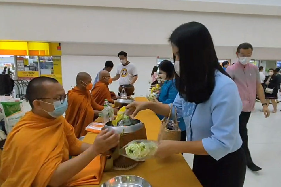 ร่วมทำบุญตักบาตรเนื่องในโอกาสฉลองพระชนมายุครบ 8 รอบ สมเด็จพระอริยวงศาคตญาณ สมเด็จพระสังฆราช สกลมหาสังฆปริณายก (26 มิถุนายน 2566)